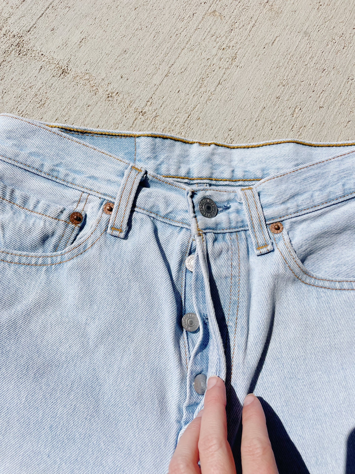 Vintage Levi's Light Wash 501 Shorts (27)