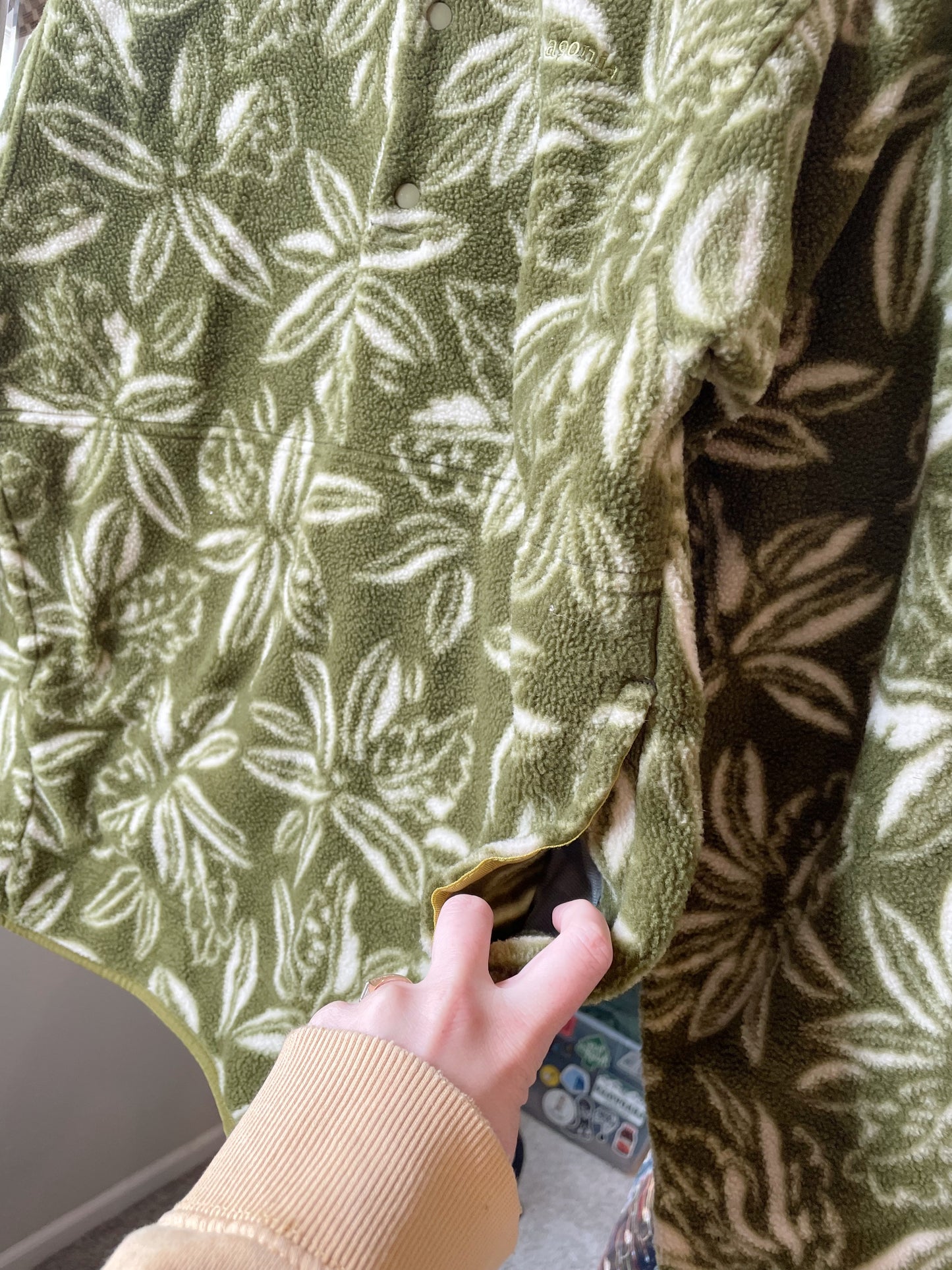 Vintage 90s Patagonia Leaf Print Synchilla (L)