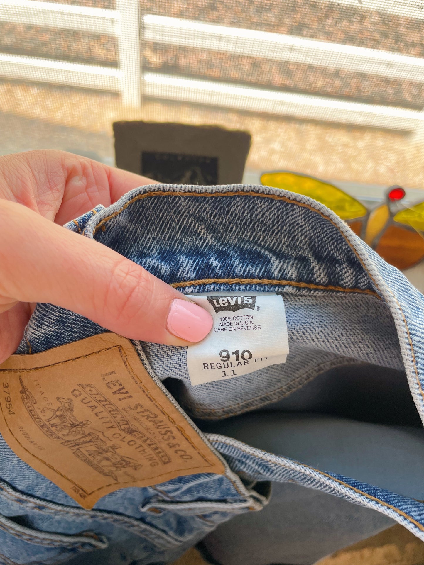 Vintage 1997 Levi's White Tab Shorts (28)
