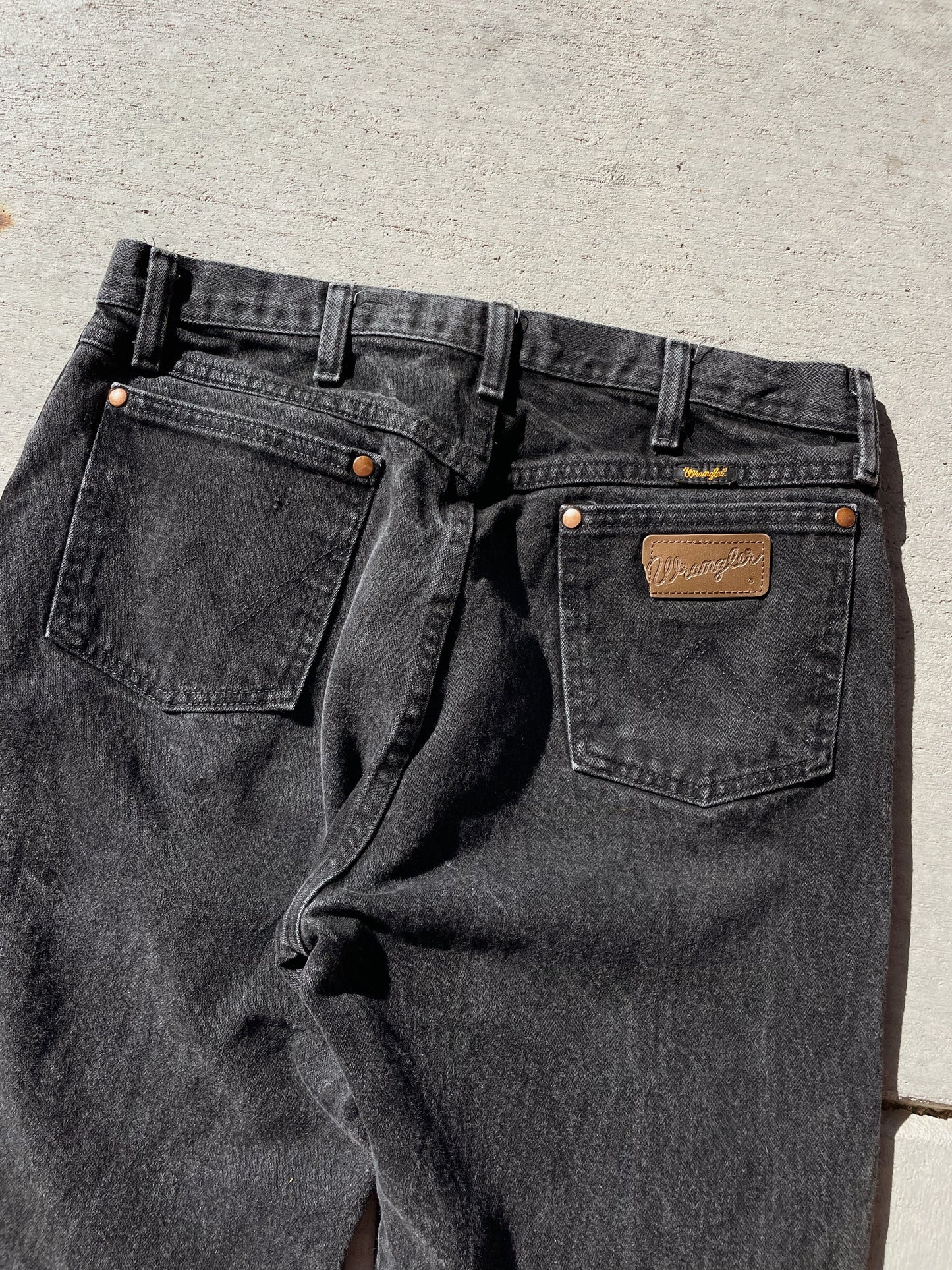 Vintage Wrangler Raw Hem Jeans (32)