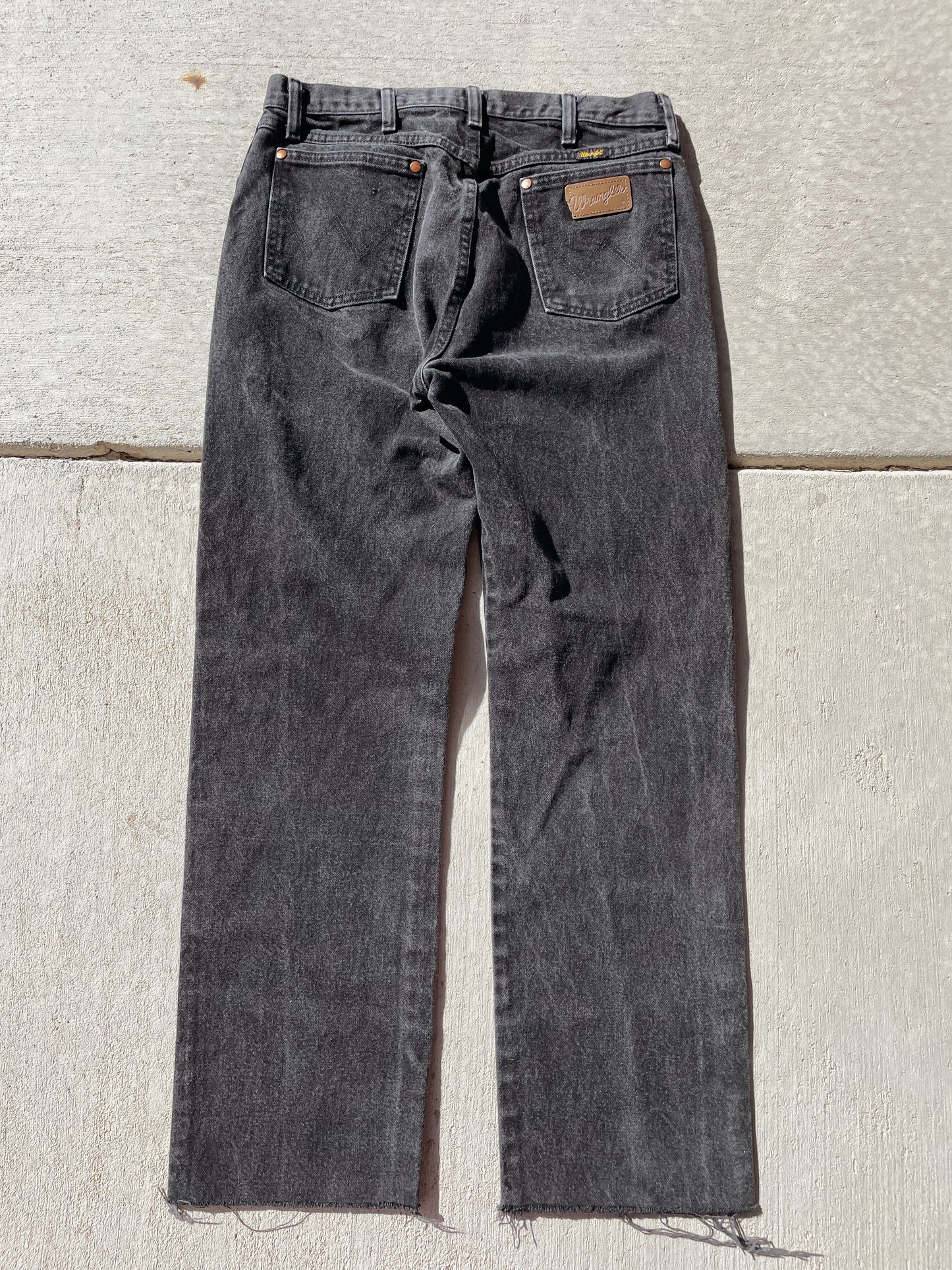Vintage Wrangler Raw Hem Jeans (32)
