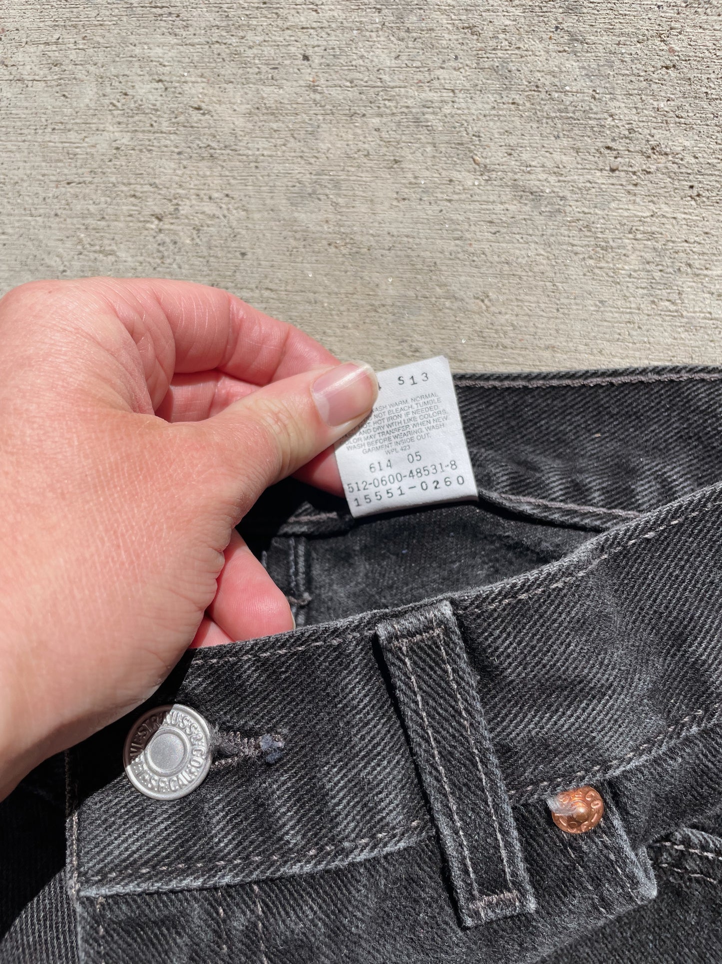 Vintage 2000s Levi's Black Denim Jeans (25)