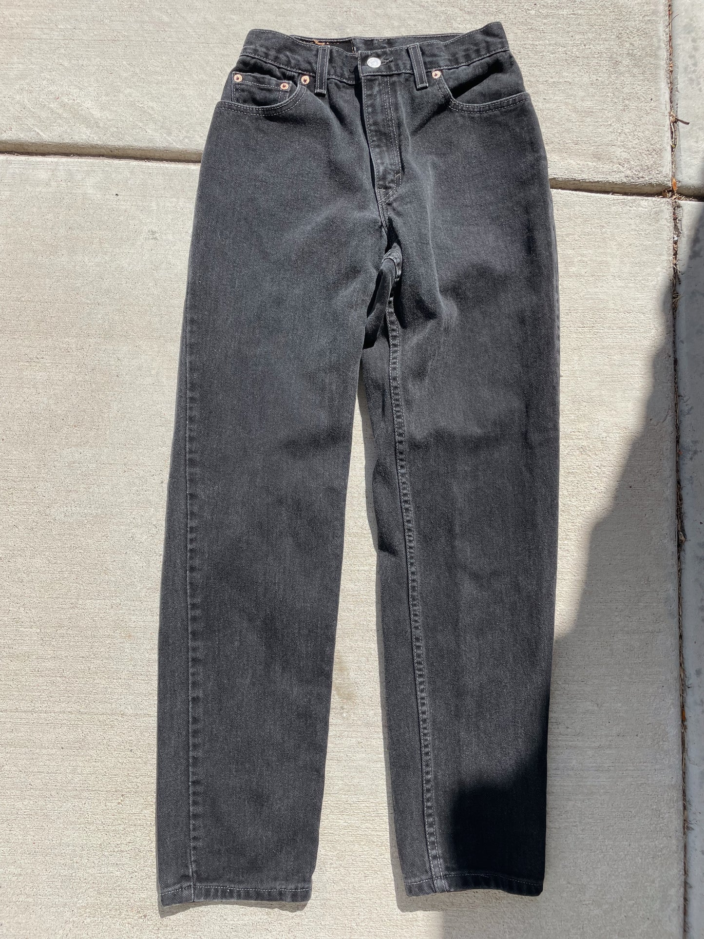 Vintage 2000s Levi's Black Denim Jeans (25)