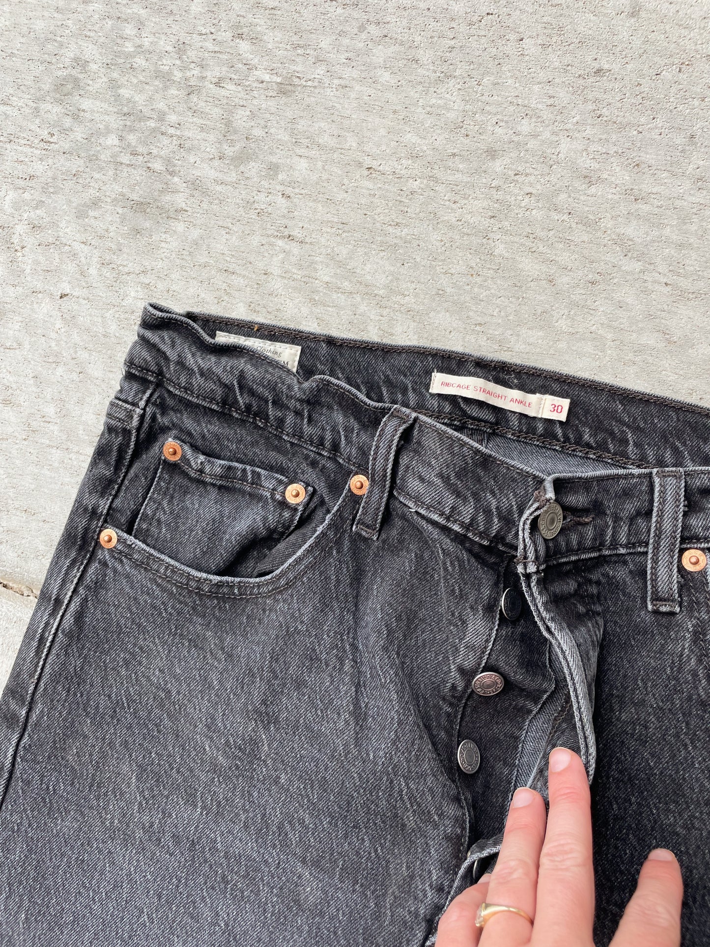 Levi's Ribcage Straight Black Jeans (30)