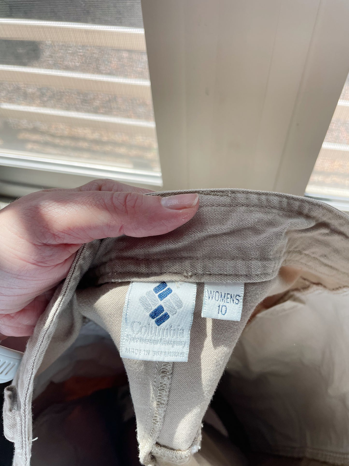 Vintage Columbia Tan Shorts (26)