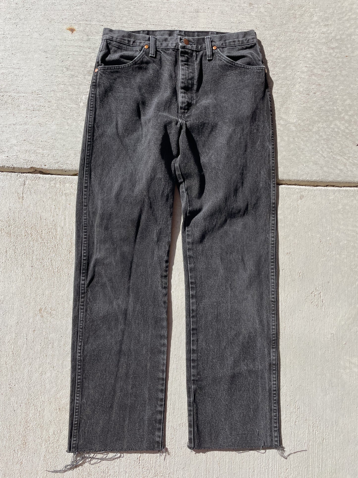 Vintage Wrangler Raw Hem Jeans (32)