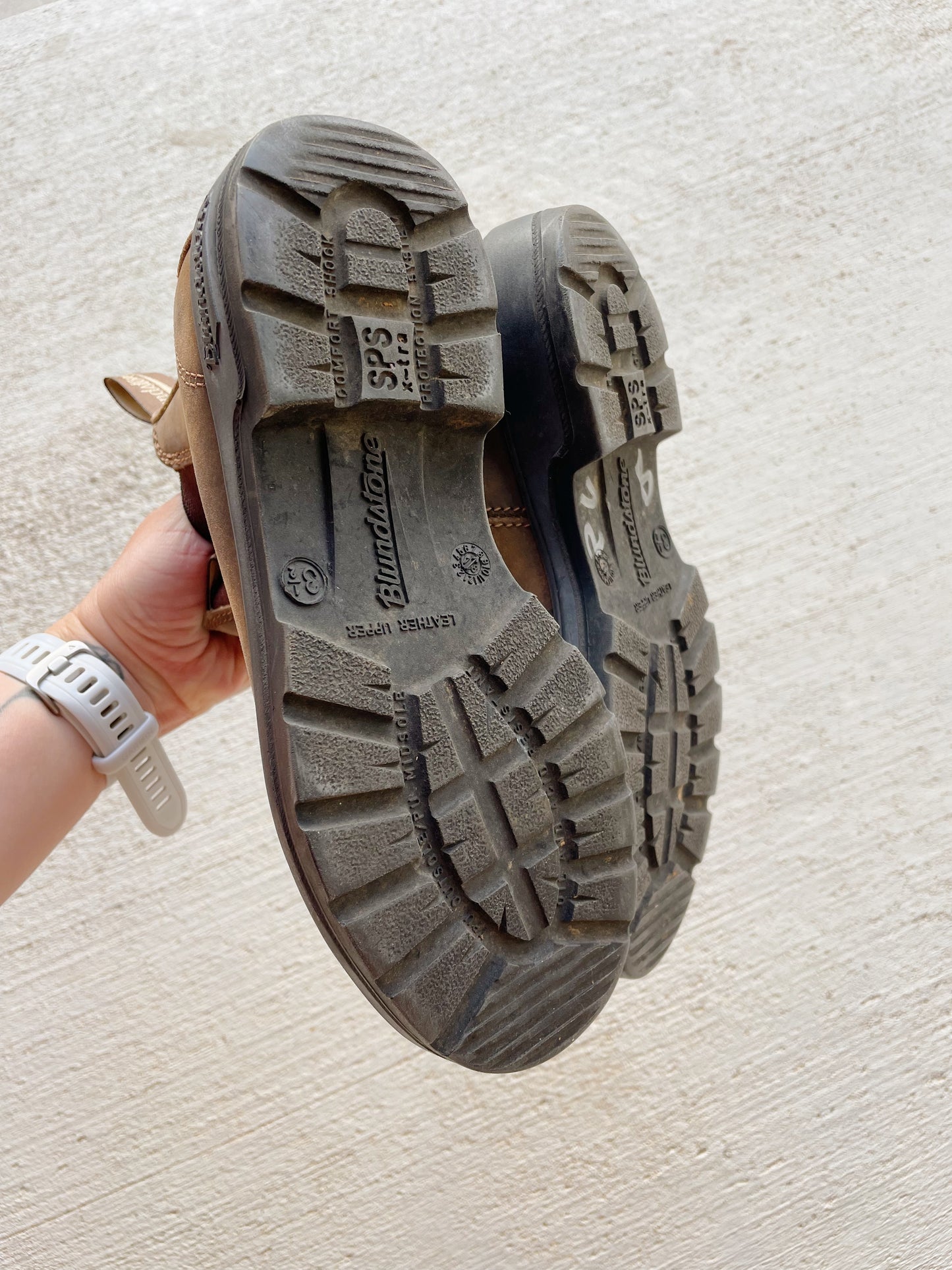 Blundstone Boots (Women's 6.5)
