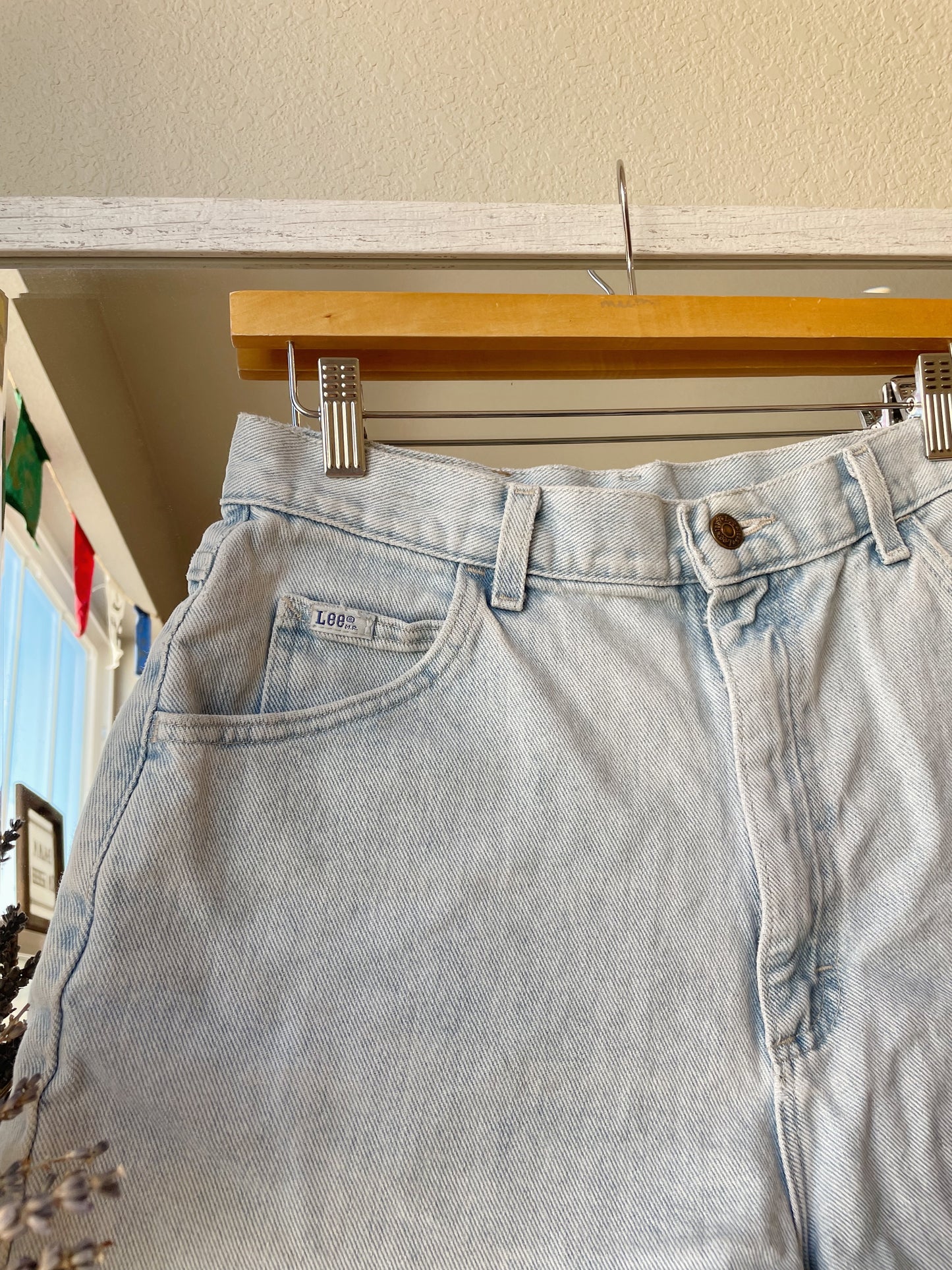 Vintage Lee Light Wash Denim Shorts (29)