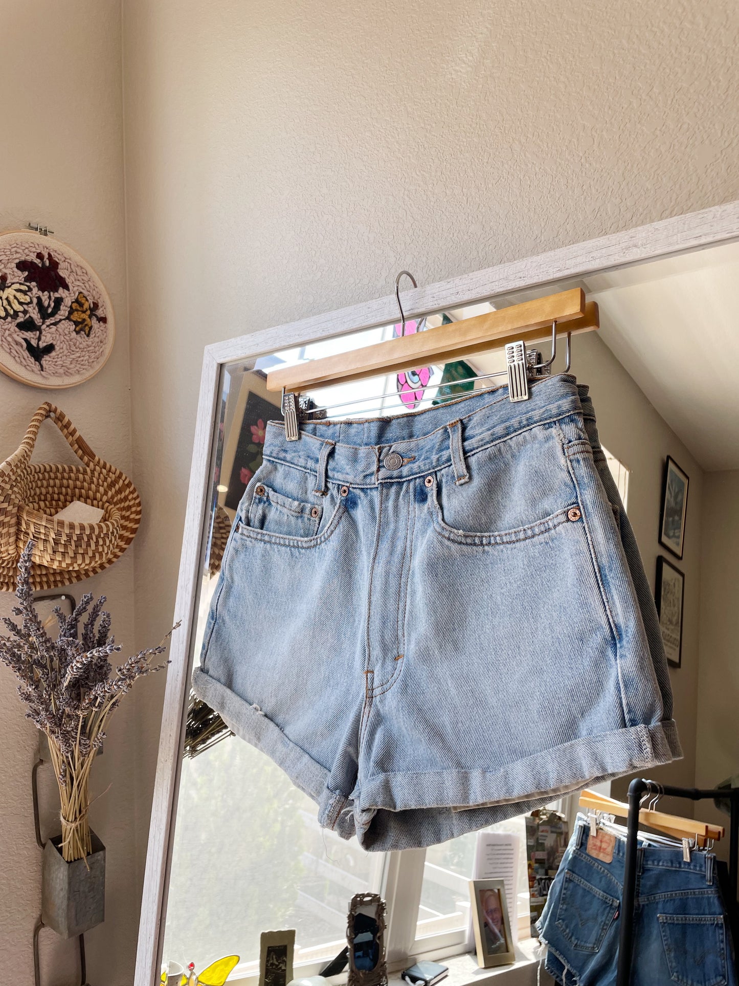 Vintage Levi's 1990s 505 Cuffed Shorts (27)