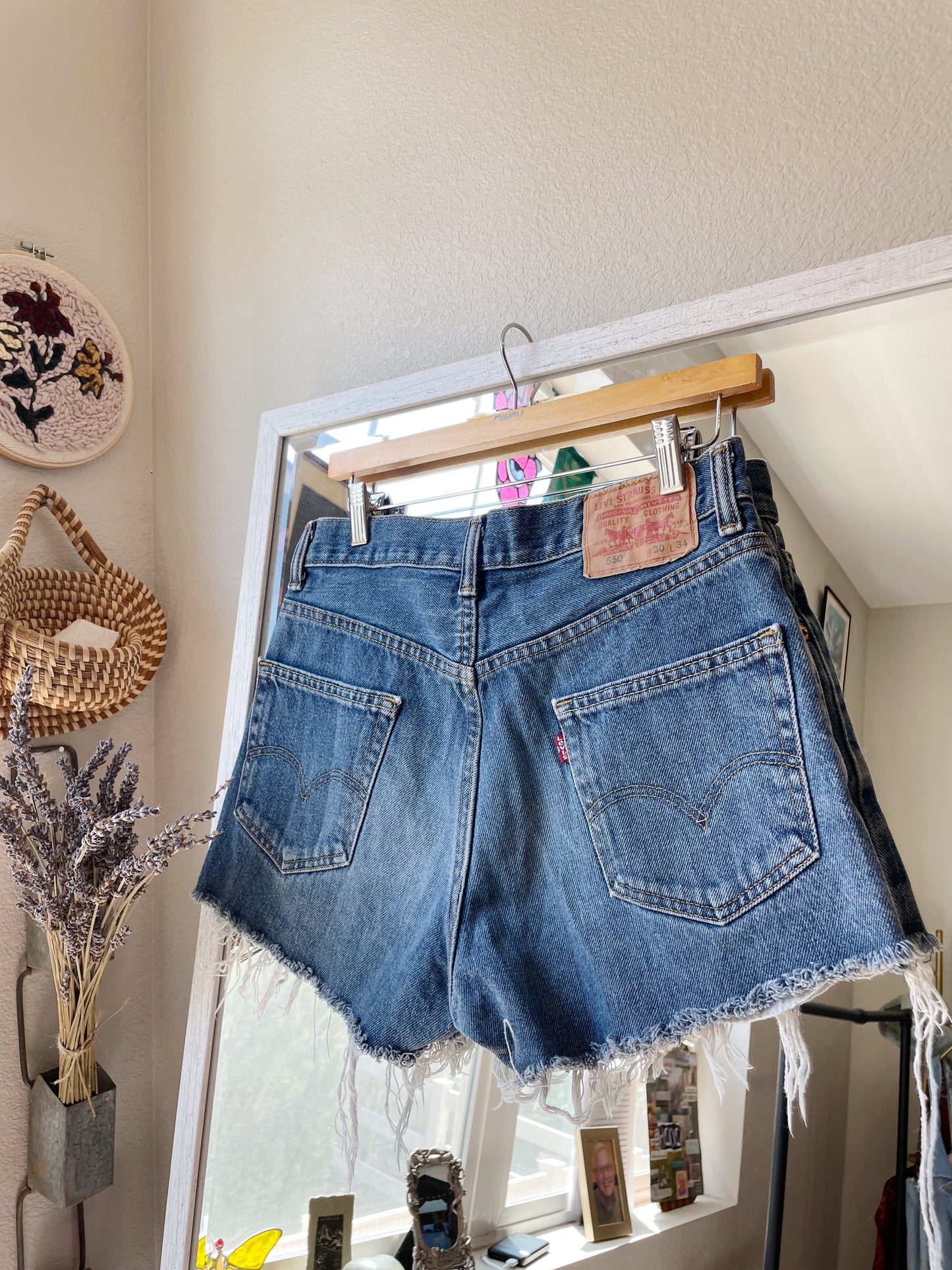 Vintage Levis 550 Raw Hem Shorts (30)