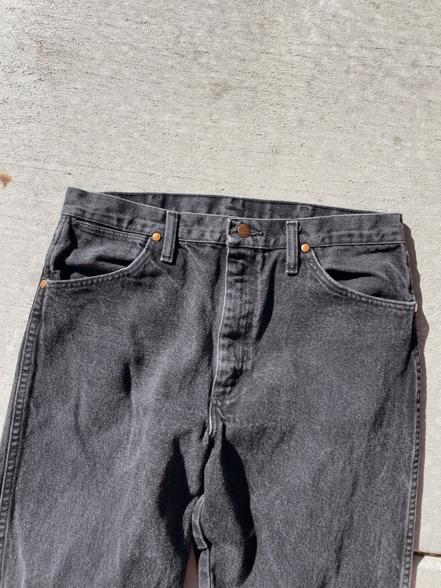 Vintage Wrangler Raw Hem Jeans (32)