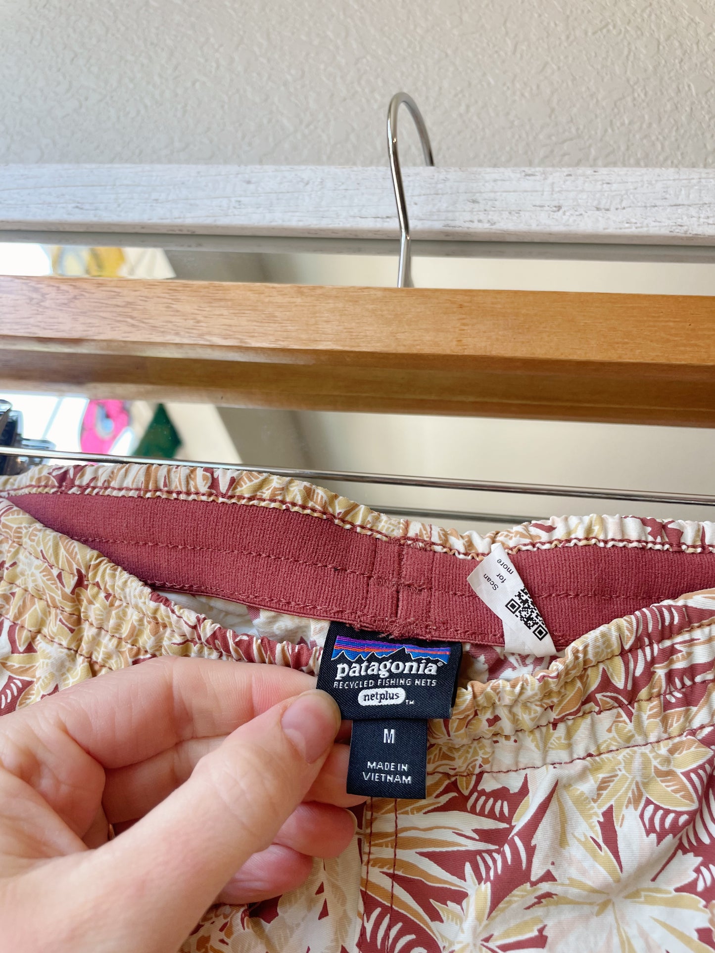 Patagonia Tan Patterned Baggies Shorts (M)