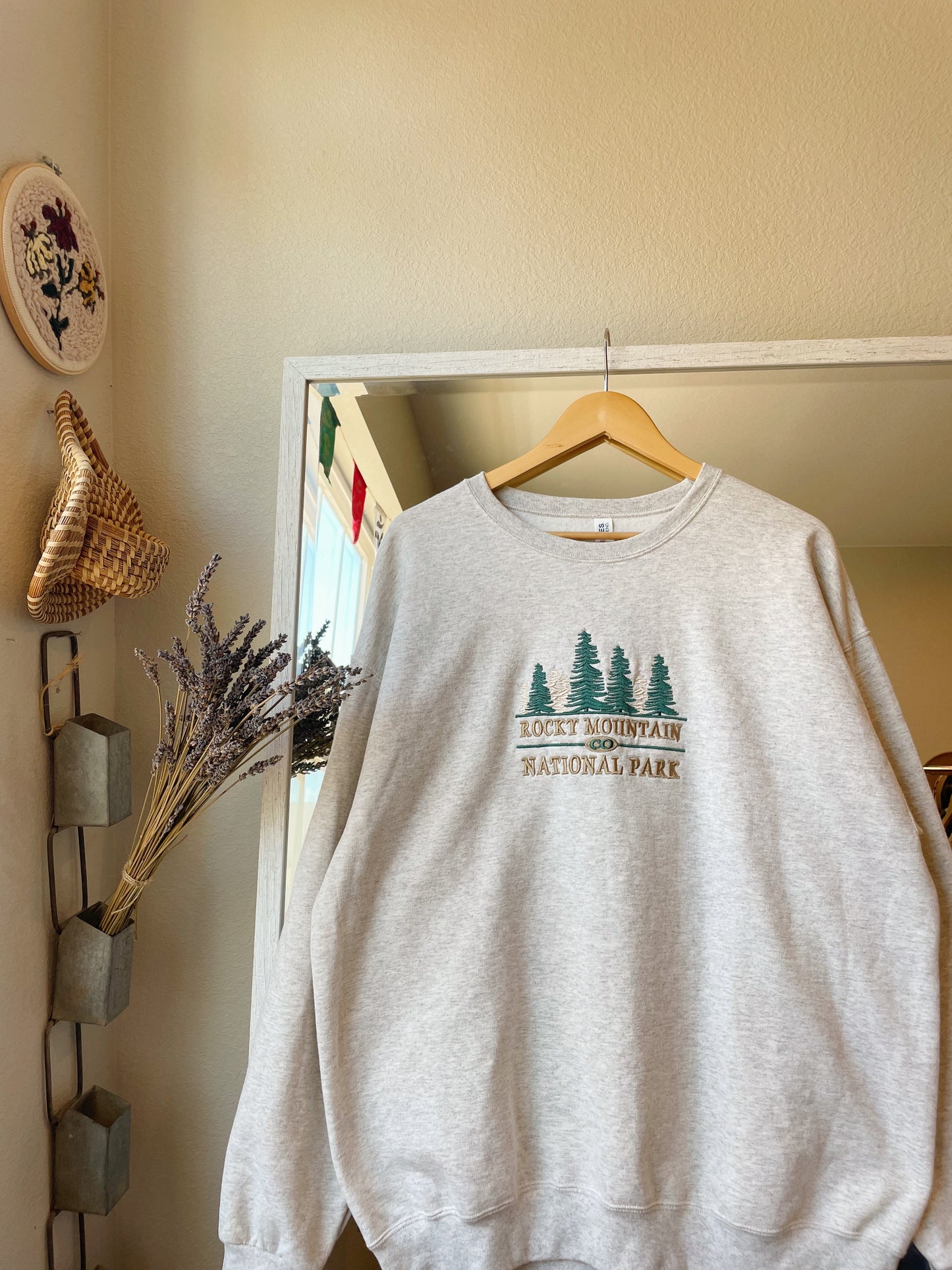 Embroidered Rocky Mountain Crewneck (XL)