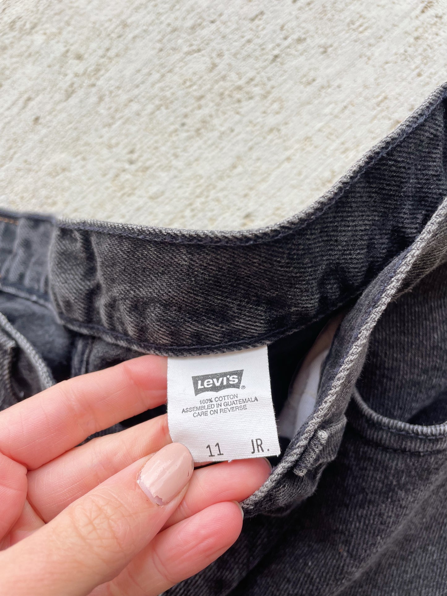 Vintage Levi's 1999 Black Denim Shorts (31)