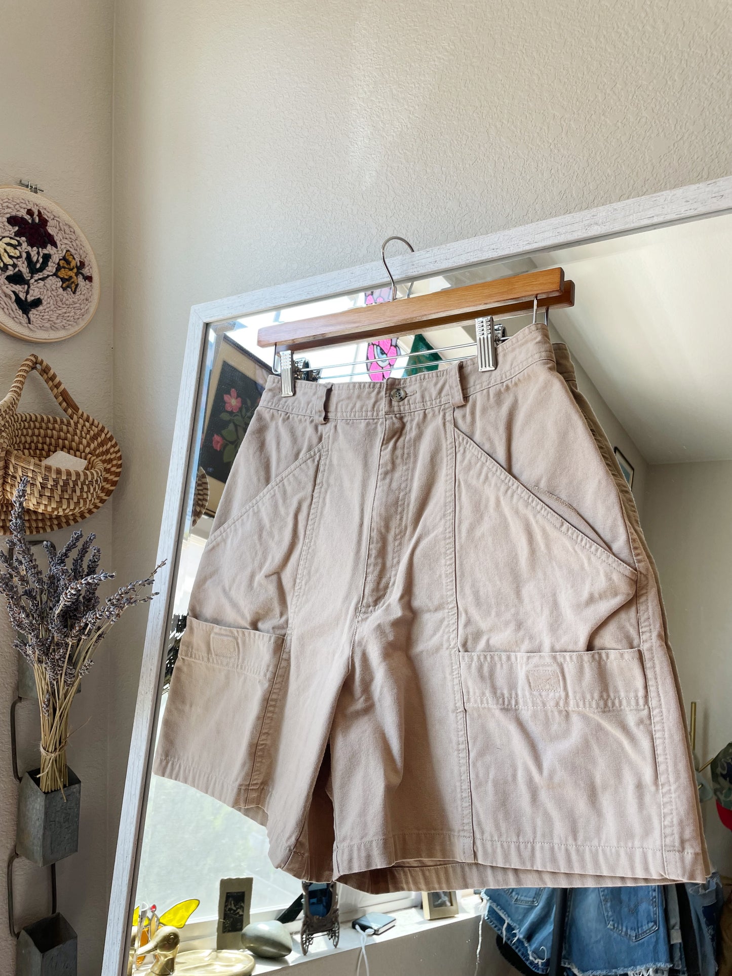 Vintage Columbia Tan Shorts (26)