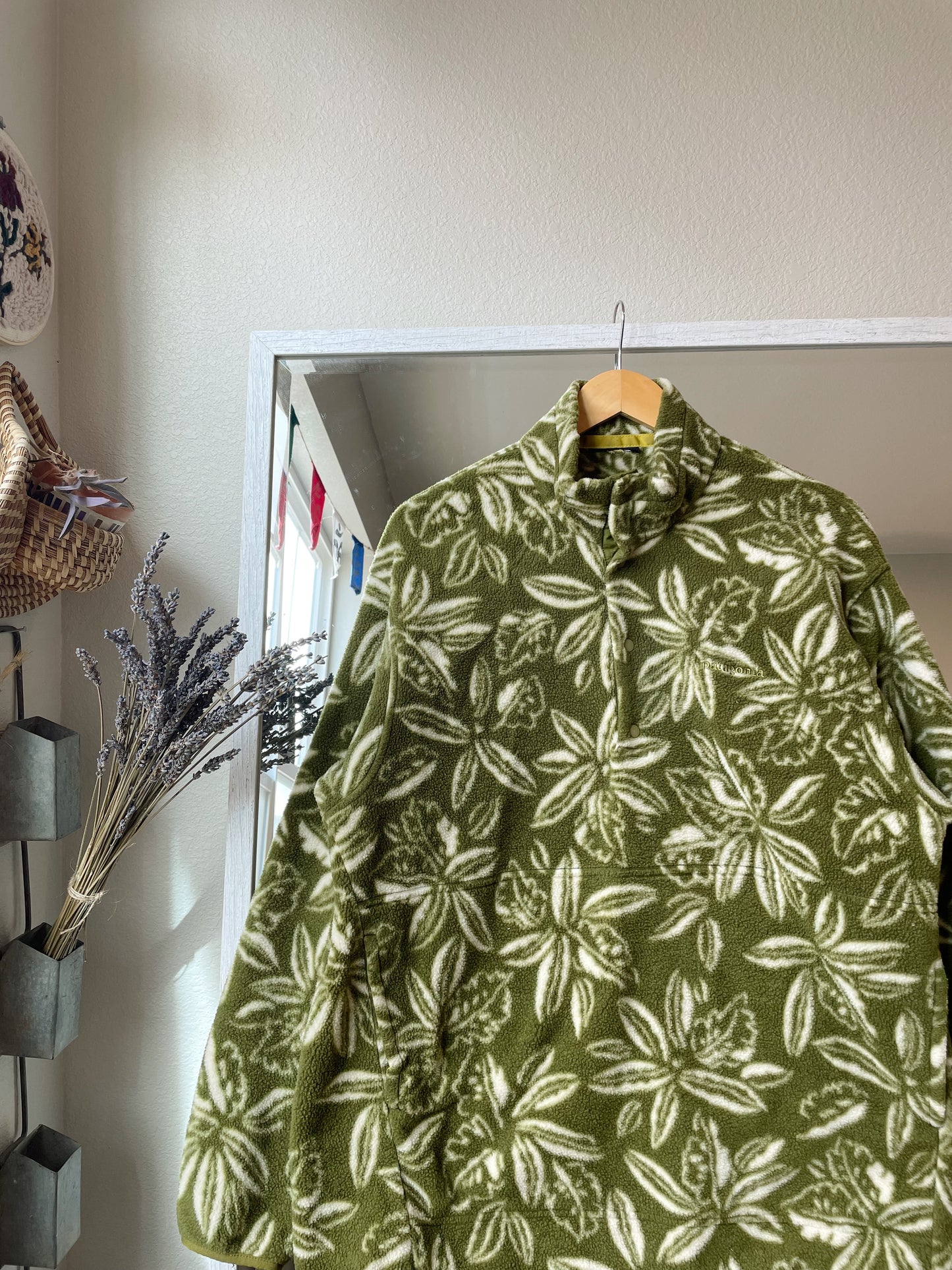 Vintage 90s Patagonia Leaf Print Synchilla (L)