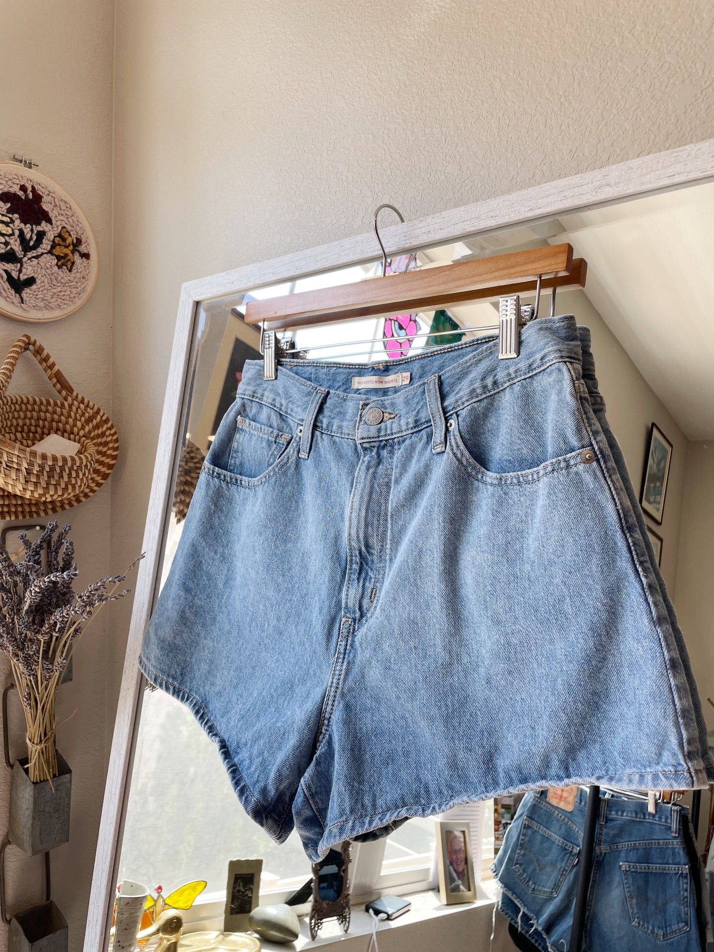 Levi's Light Wash High Rise Mom Shorts (29)