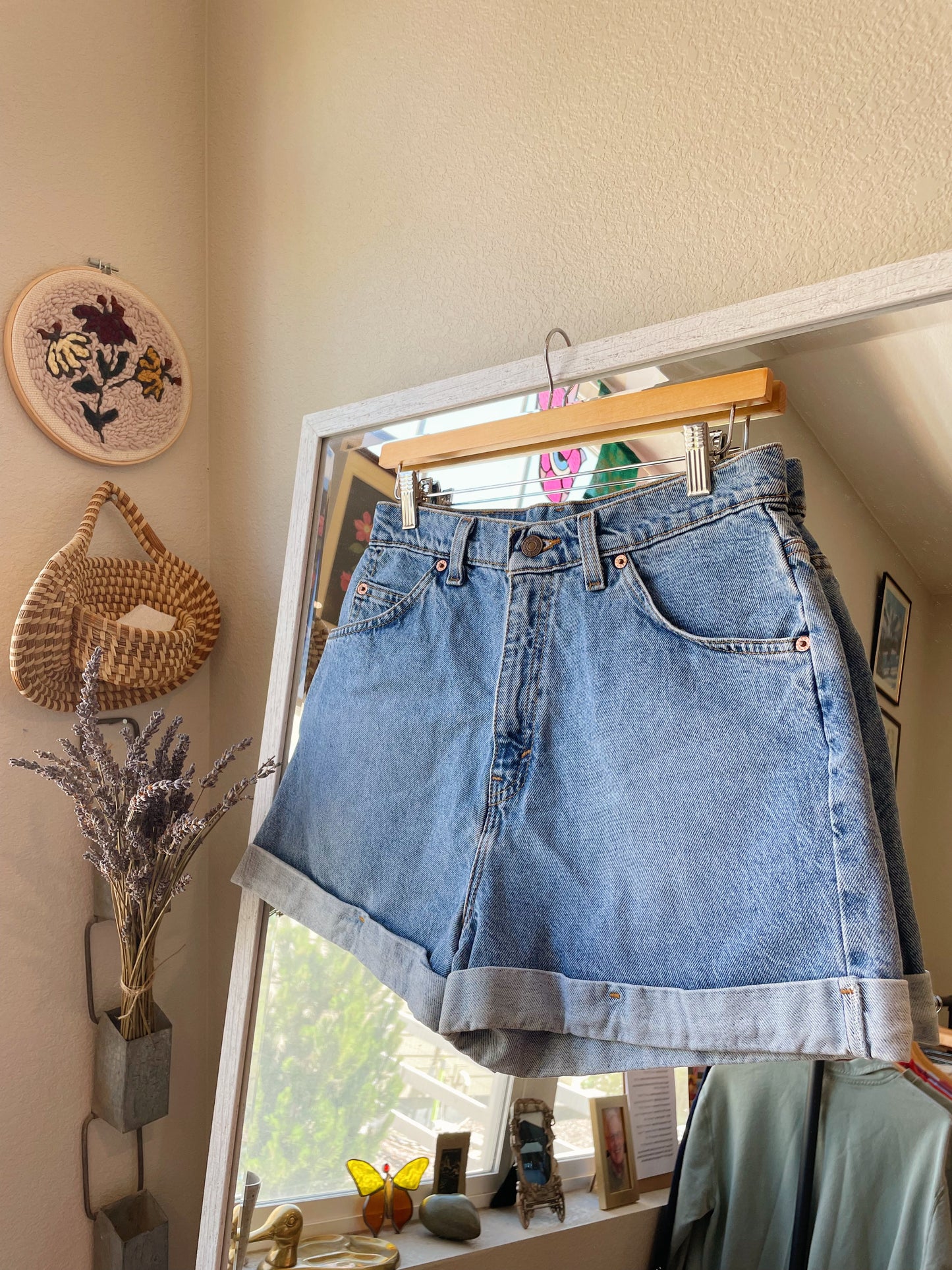 Vintage 1997 Levi's White Tab Shorts (28)