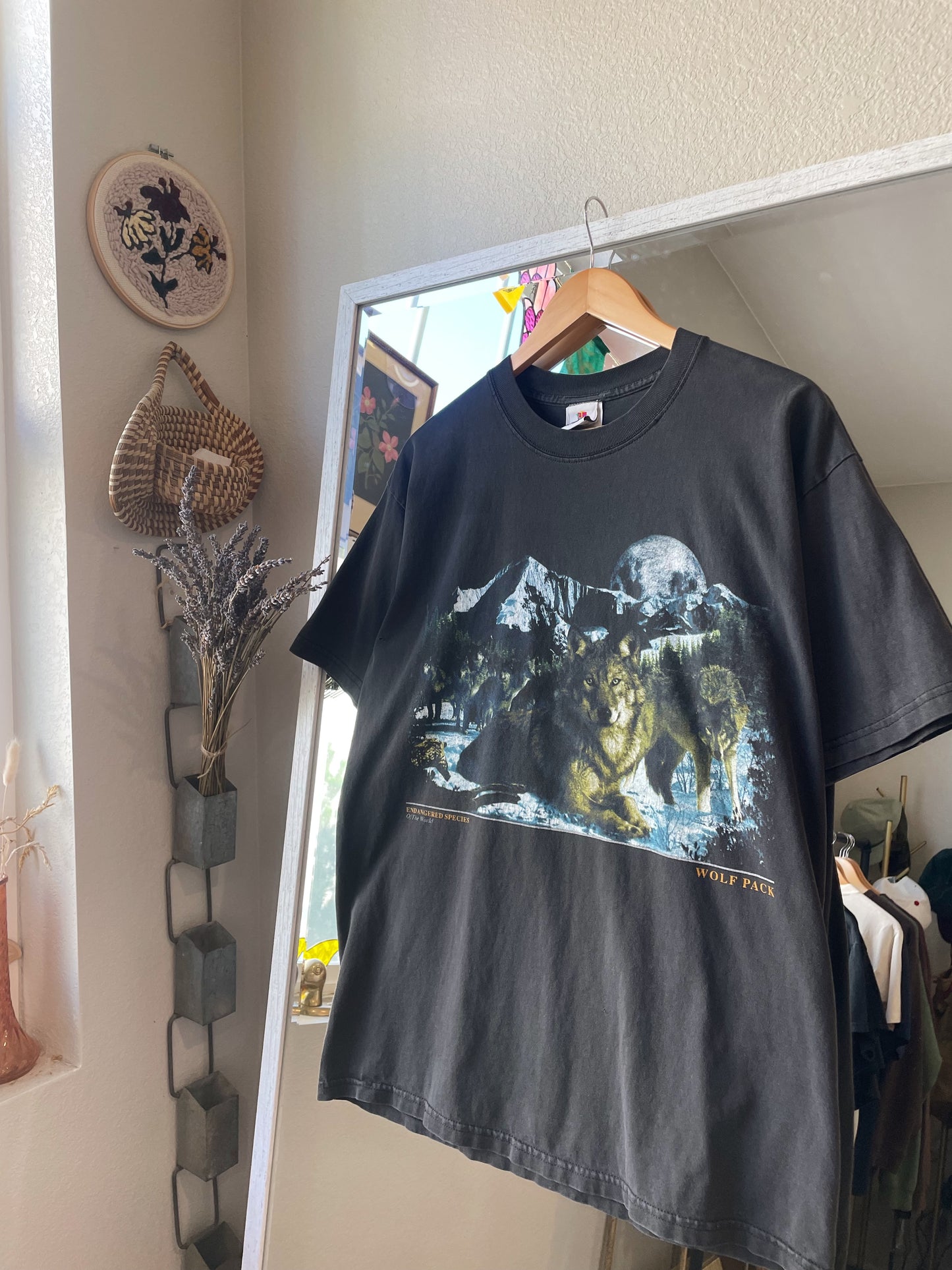 Vintage Wolf Pack Tee (L)