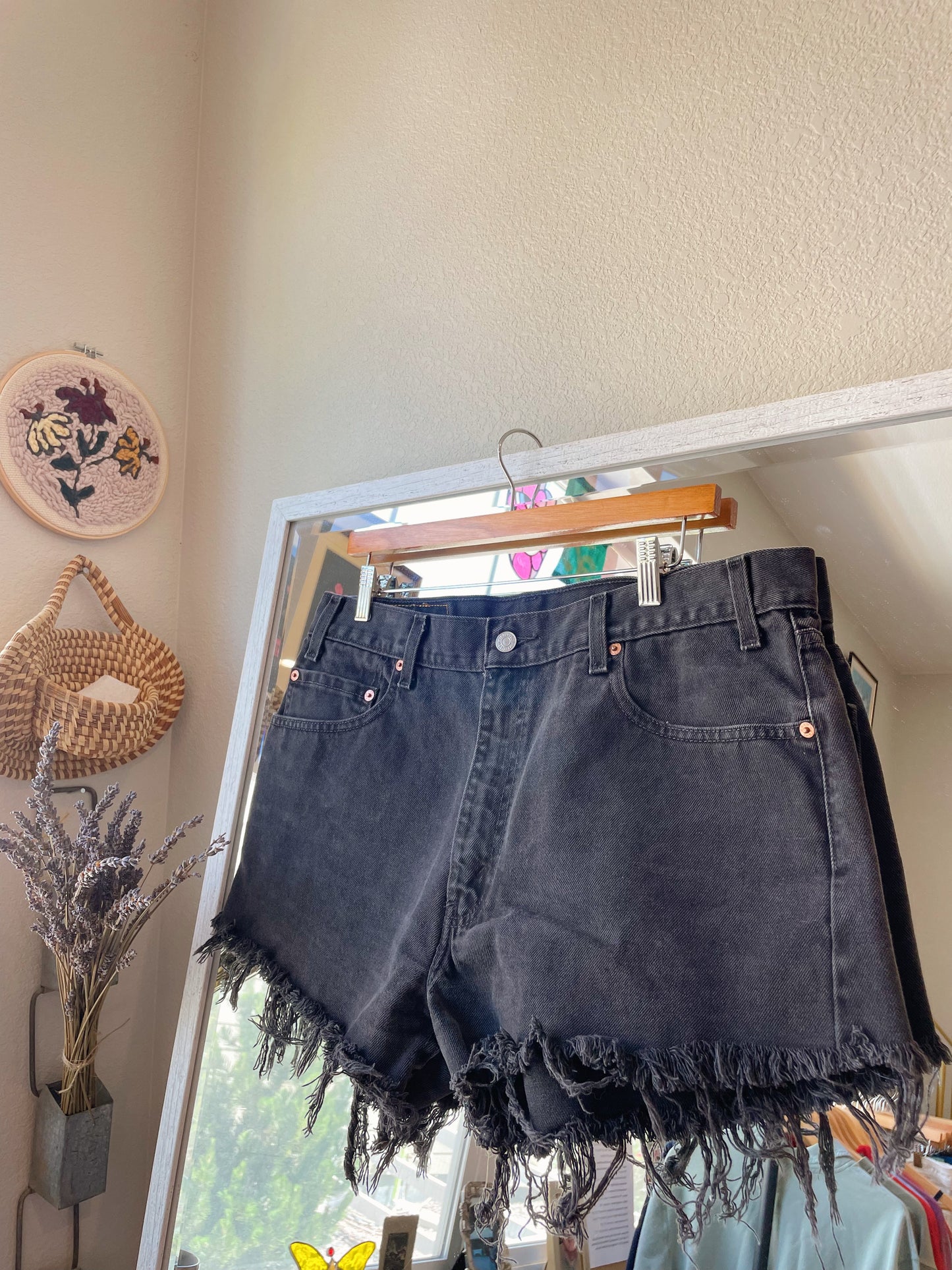 Vintage Levi's 505 Black Denim Shorts (35)