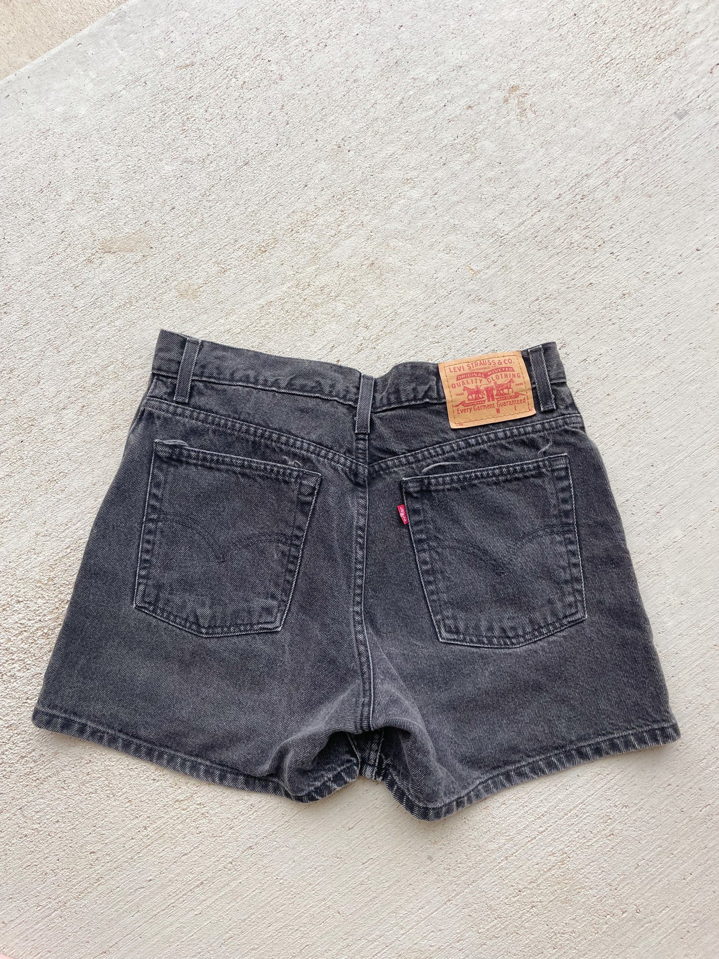Vintage Levi's 1999 Black Denim Shorts (31)