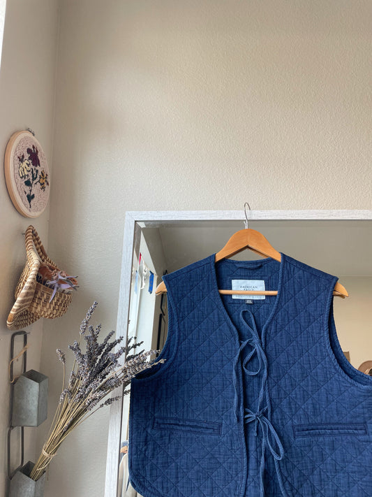 AE Quilted Tie Vest (M)