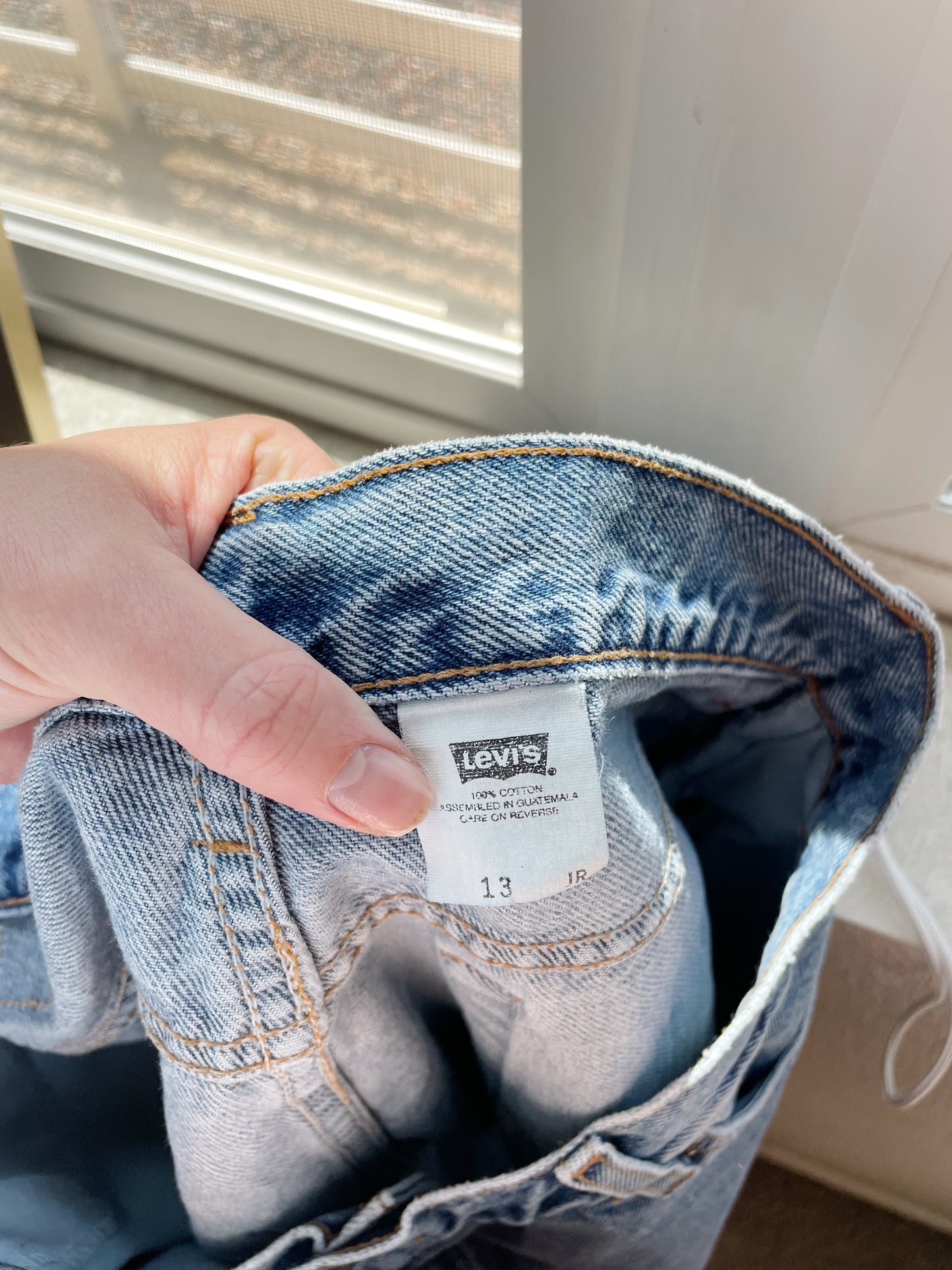 Vintage Levi's 2000s Mid Rise Shorts (32)