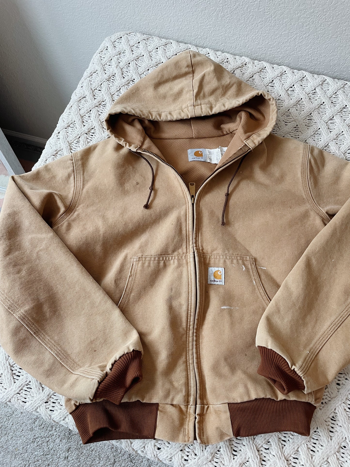 Carhartt Distressed Hooded Jacket (XS/S)