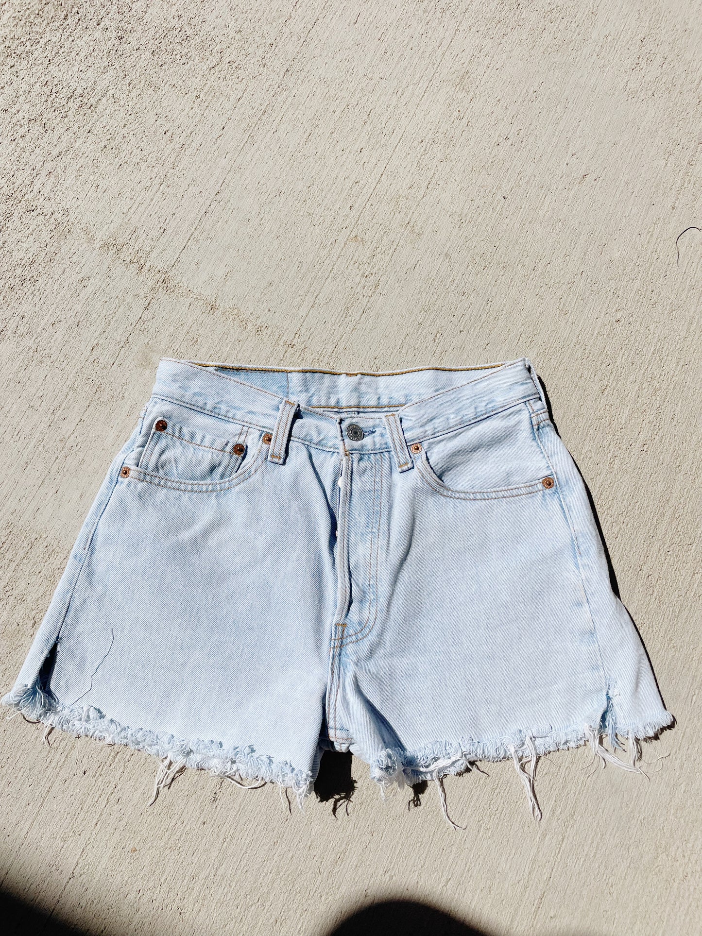 Vintage Levi's Light Wash 501 Shorts (27)