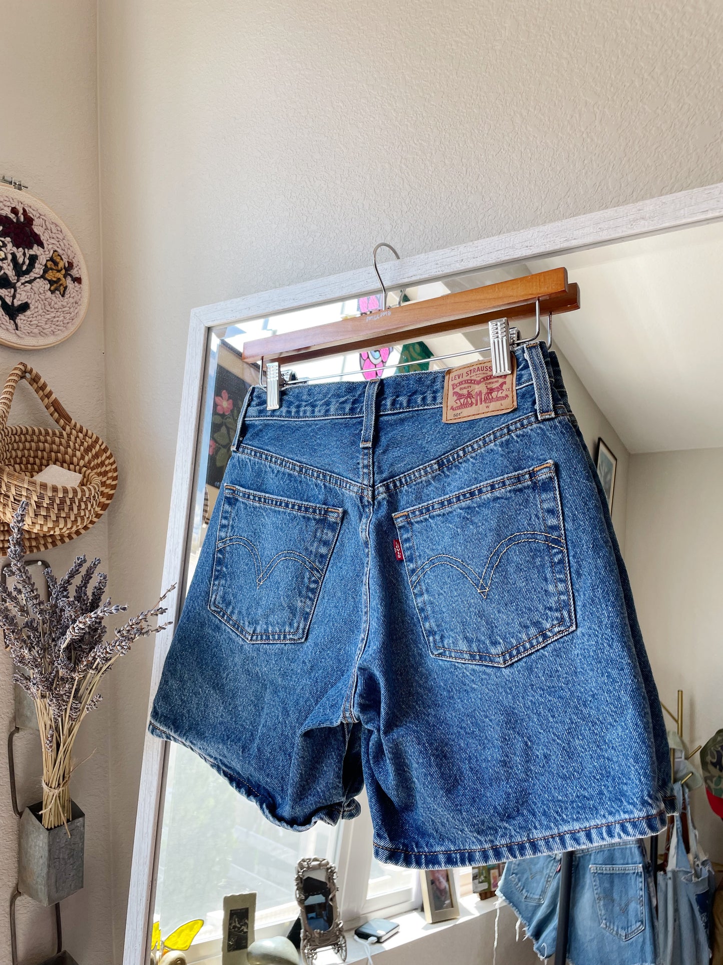 Levi's 501 Mid Rise Button Fly Shorts (26)