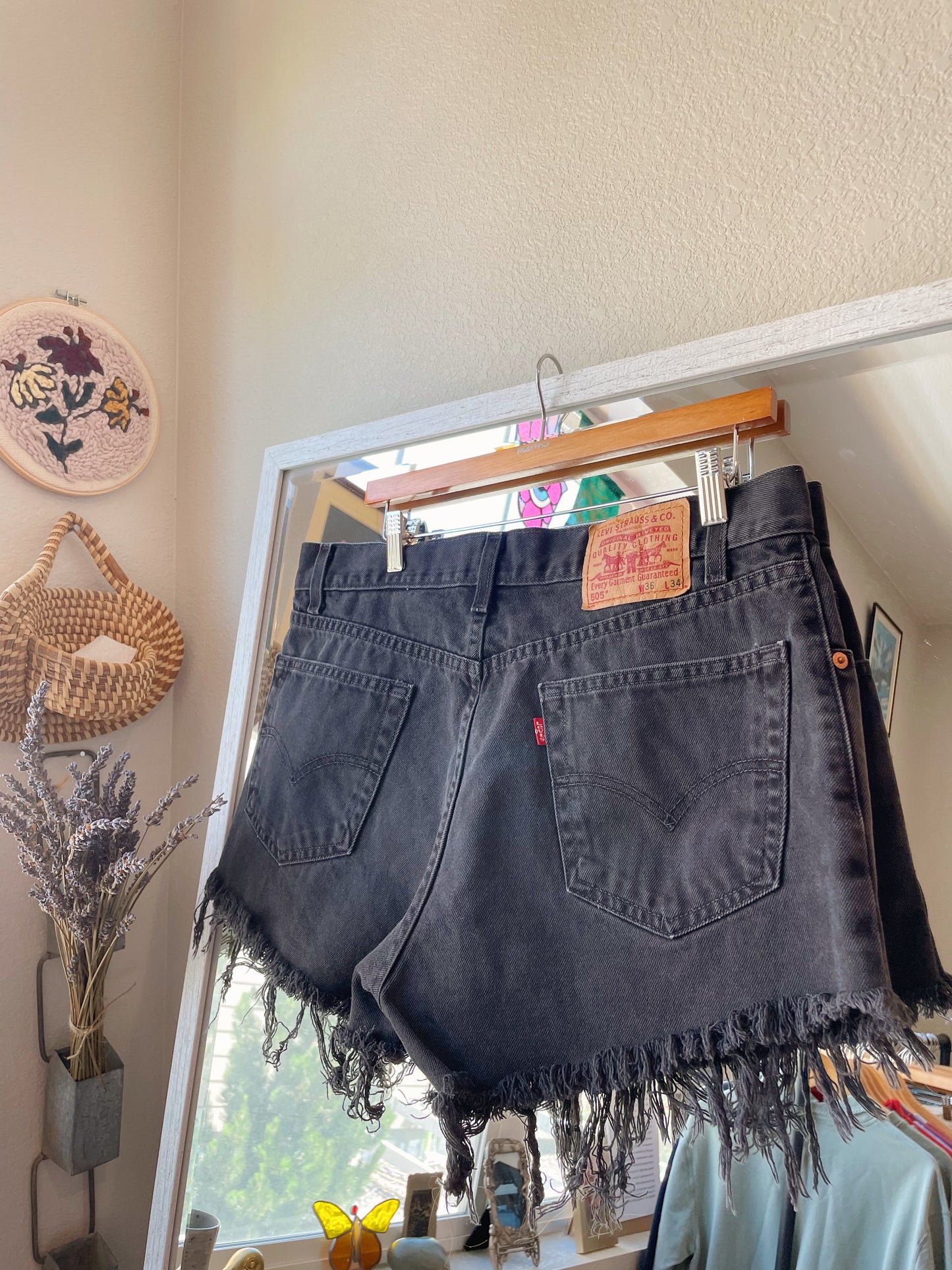 Vintage Levi's 505 Black Denim Shorts (35)