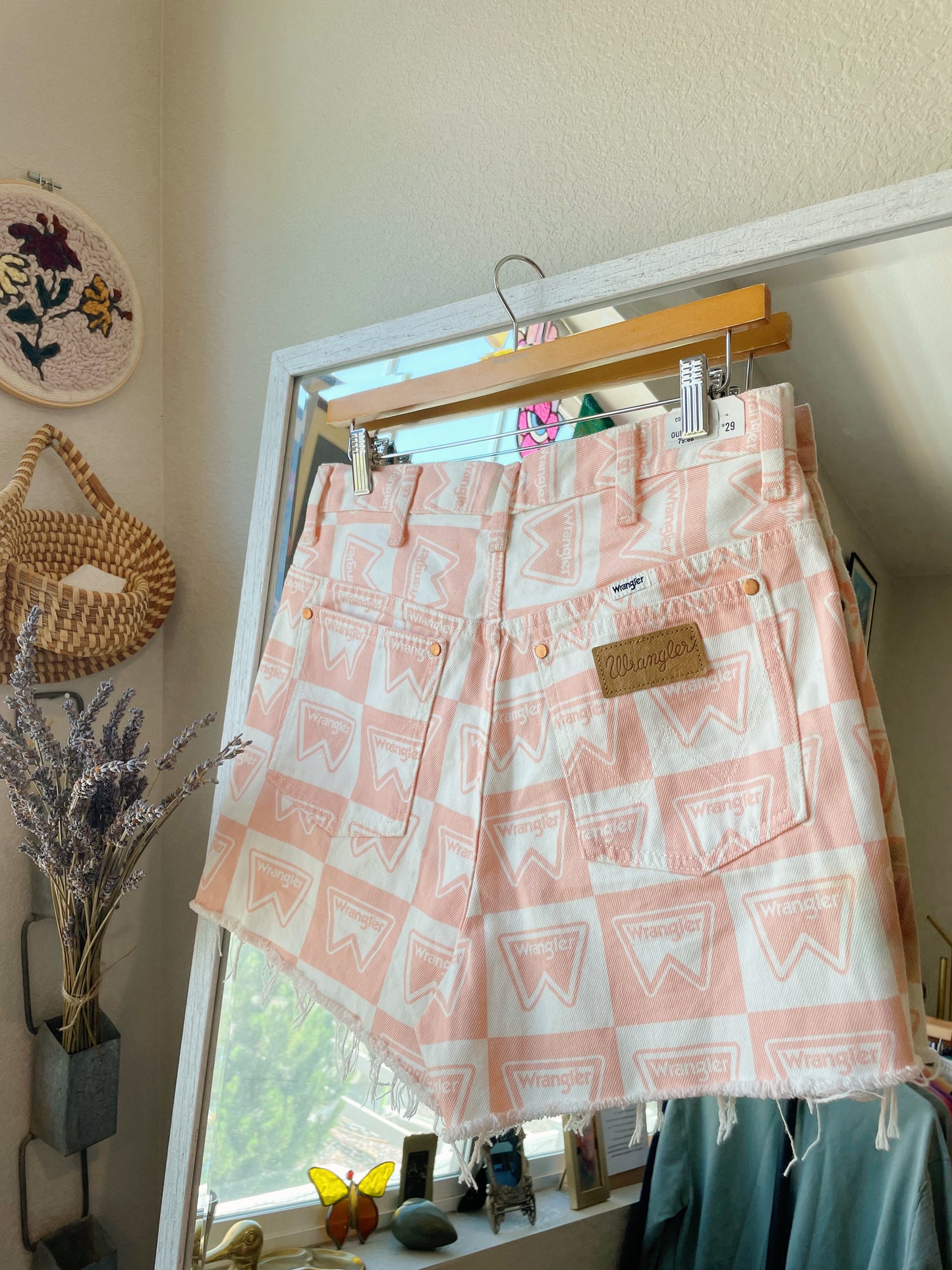 Wrangler White & Pink Denim Shorts (29)