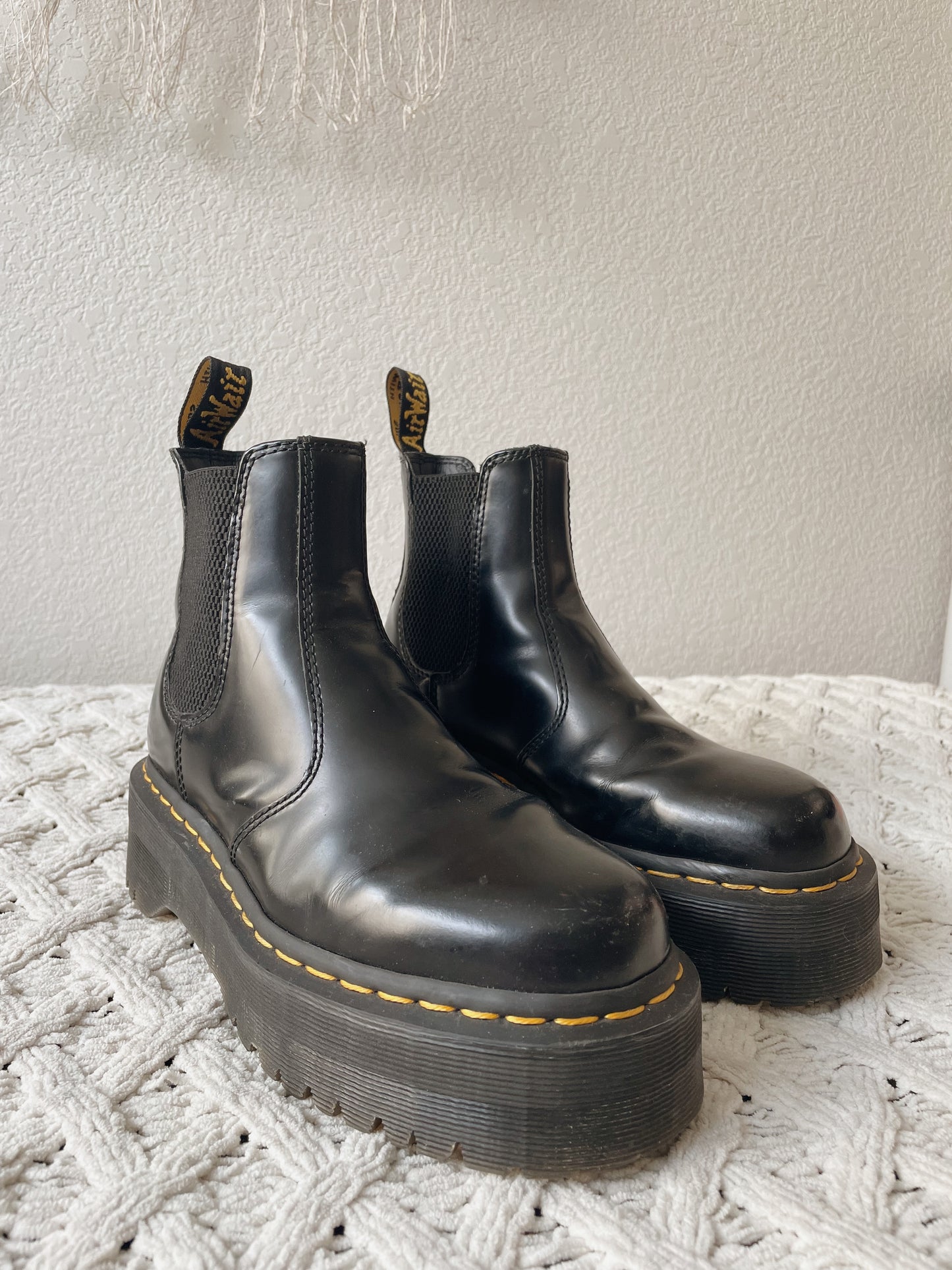 Doc Marten Platform Chelsea Boots (W6)