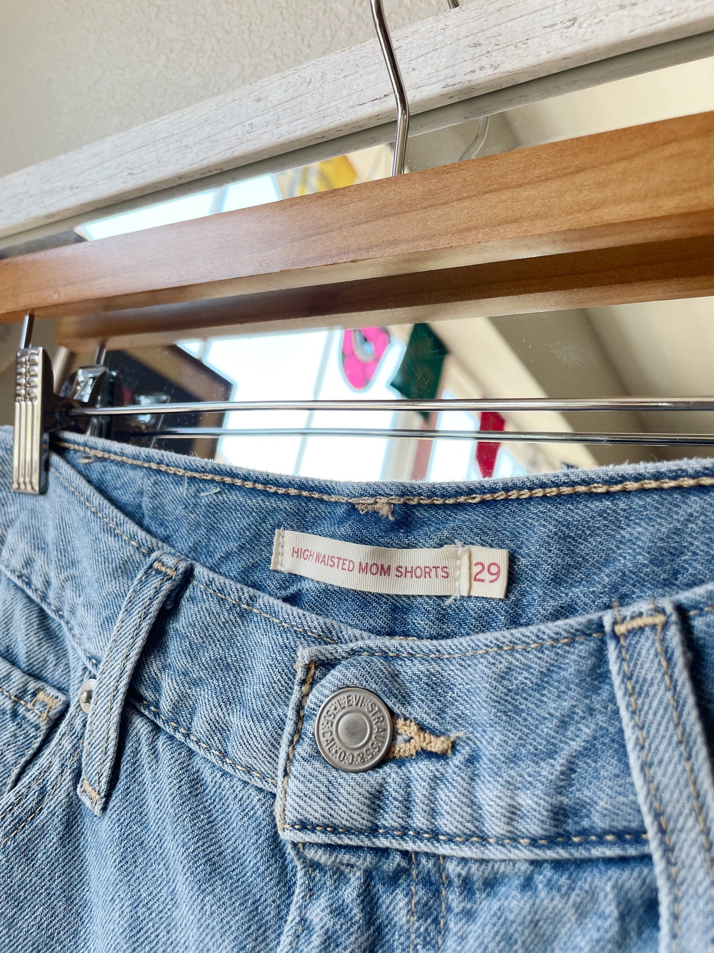 Levi's Light Wash High Rise Mom Shorts (29)