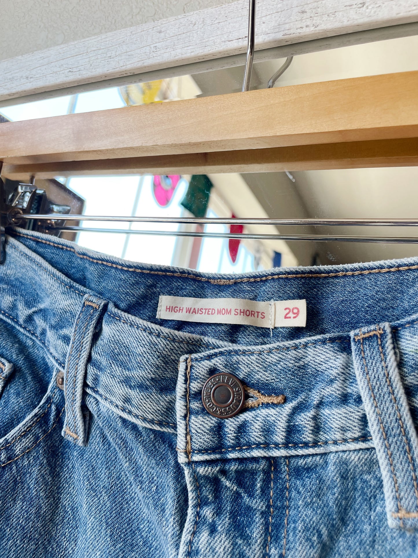 Levi's Medium Wash High Rise Mom Shorts (29)