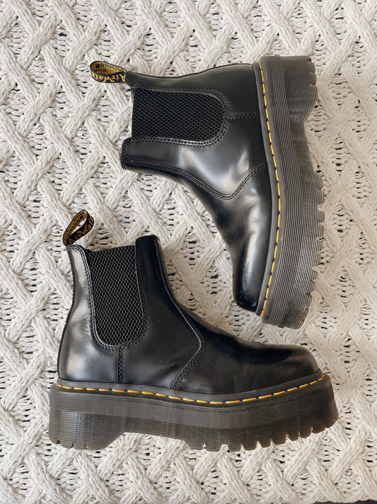 Doc Marten Platform Chelsea Boots (W6)