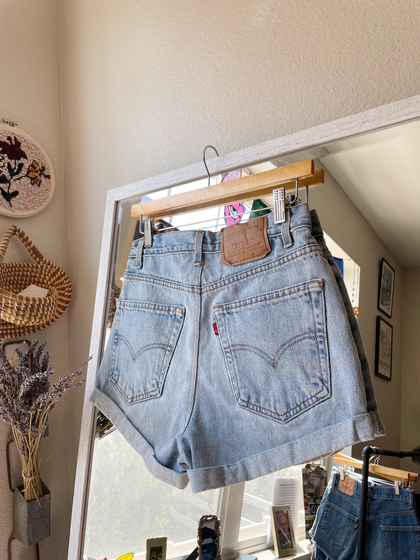 Vintage Levi's 1990s 505 Cuffed Shorts (27)