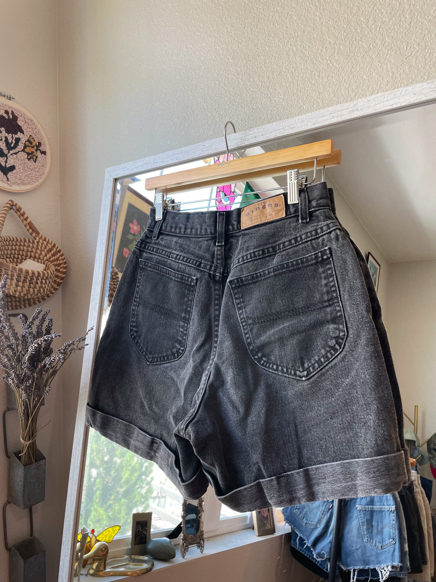 Vintage Riders Black Cuffed Shorts (25)