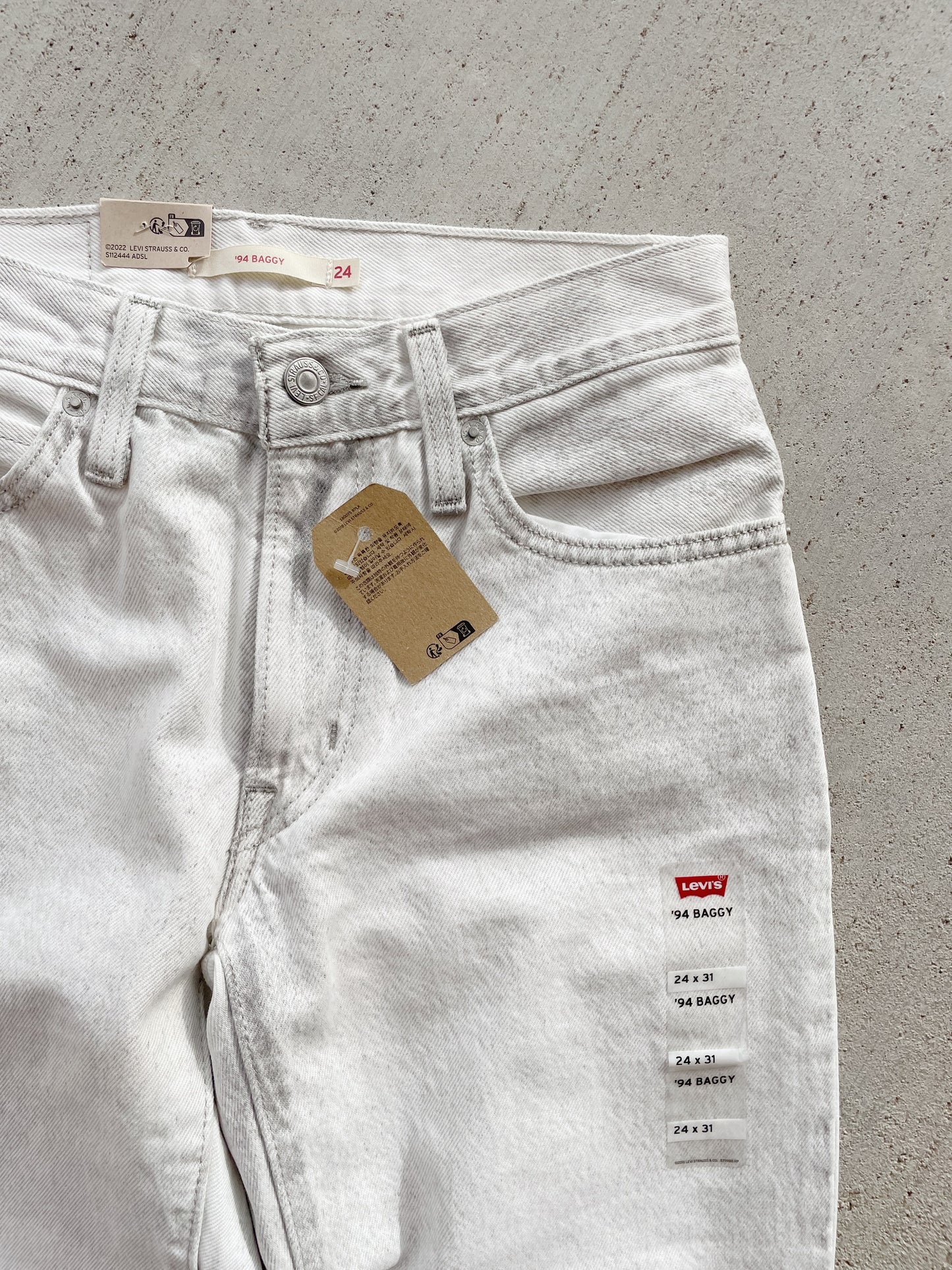 Levi's 94' Baggy Jeans - NEW (25)