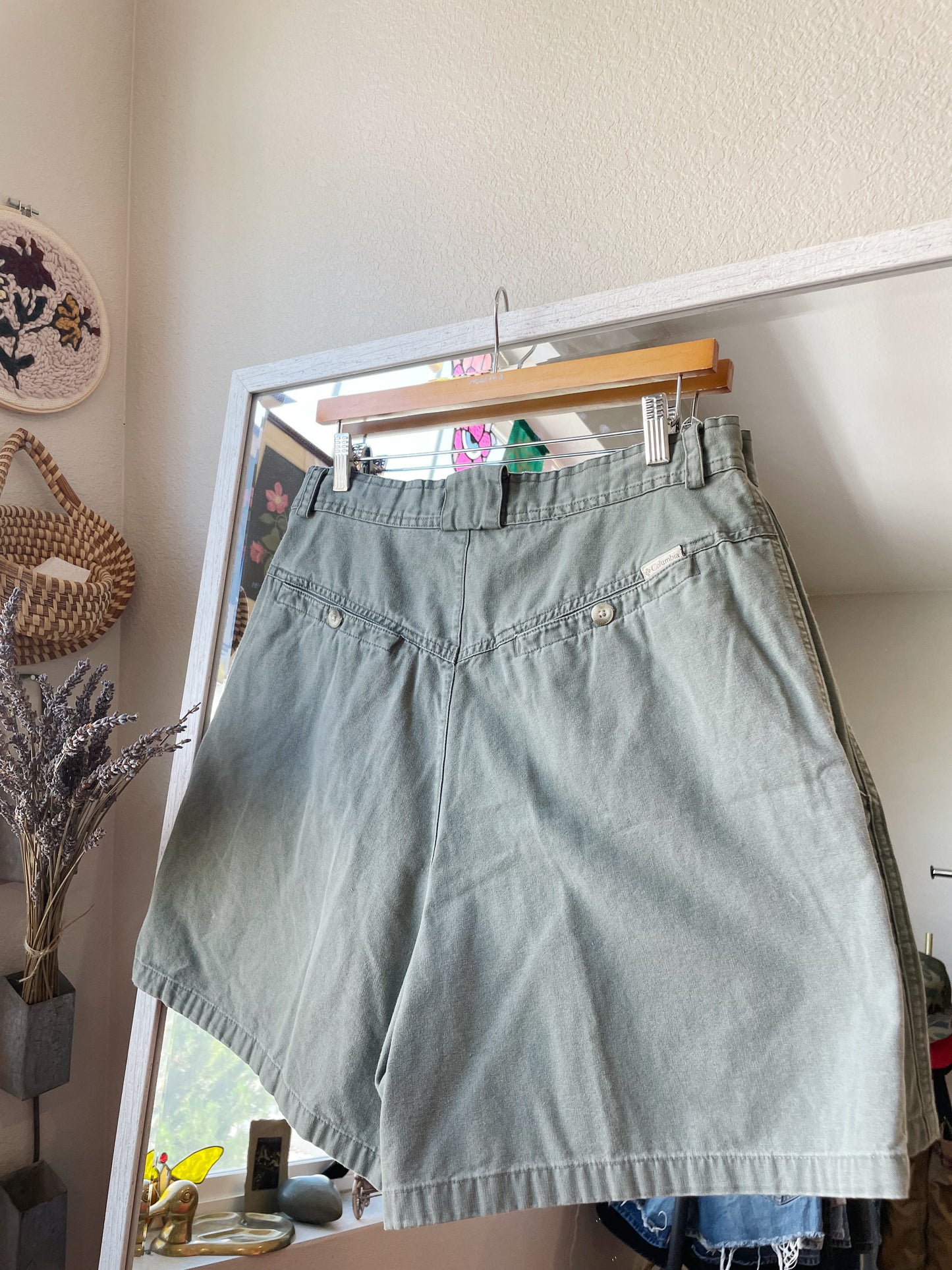 Vintage Columbia Green Shorts (31)