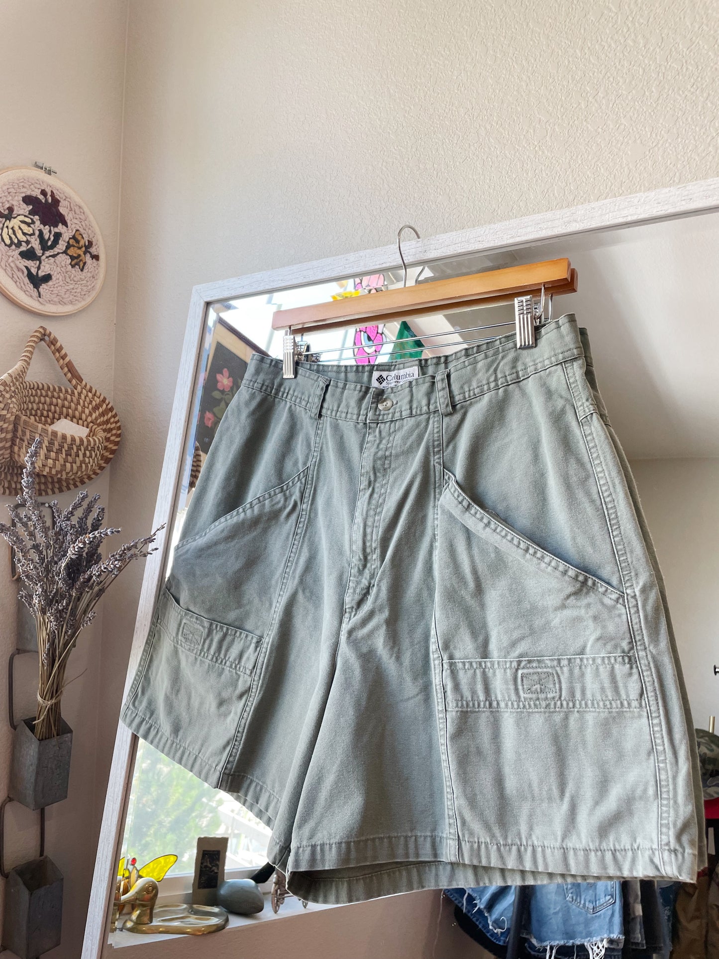 Vintage Columbia Green Shorts (31)