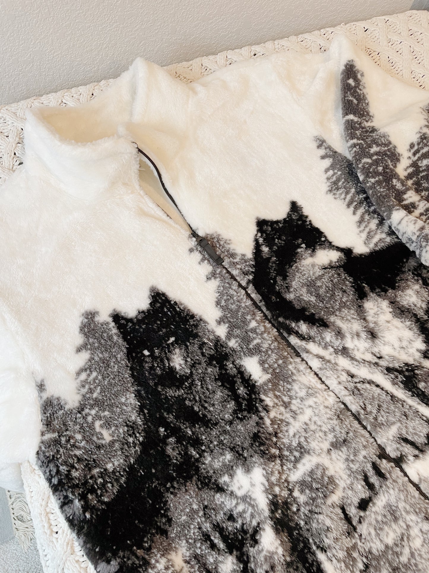 Wolf Print Fleece (XL/XXL)