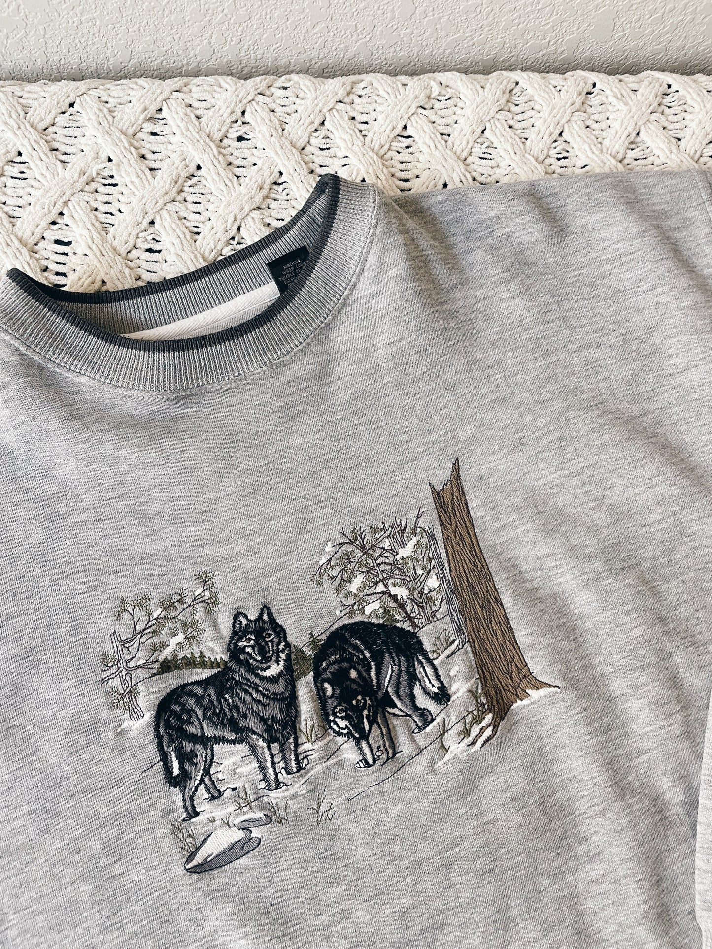 Vintage Embroidered Wolf Crew (L)