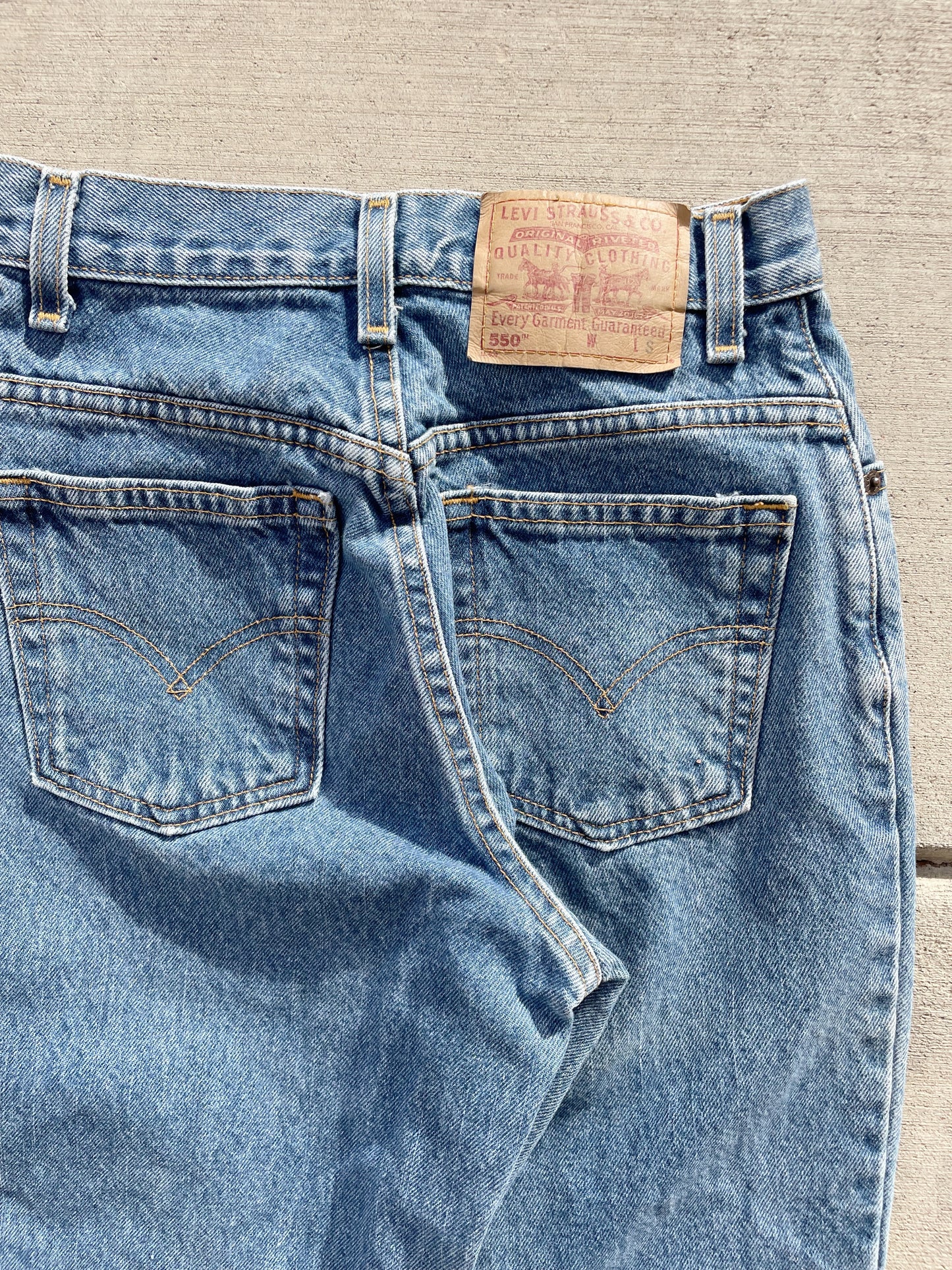 Vintage Levi's 1990's 550 Tapered Leg Jeans (24)