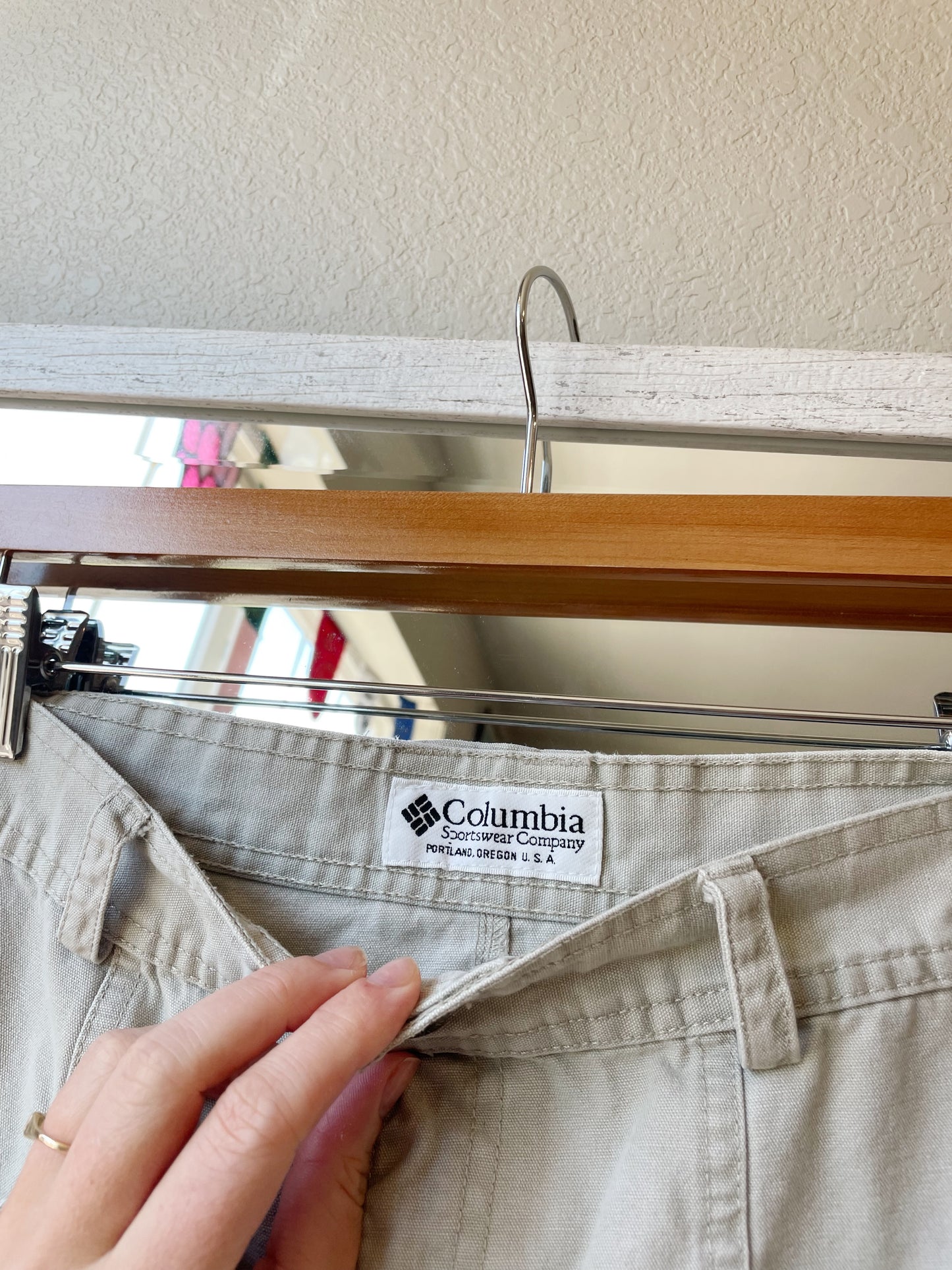 Vintage Columbia Cream Shorts (31)