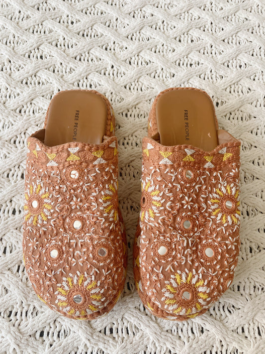 Free People Platform Clogs (W7)
