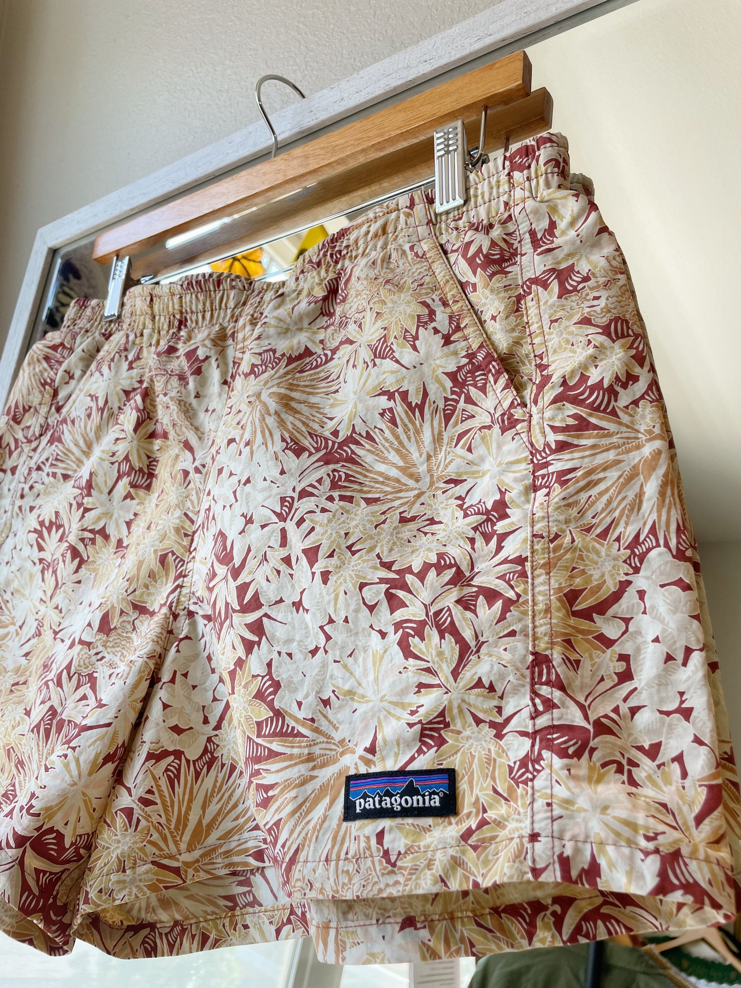 Patagonia Tan Patterned Baggies Shorts (M)