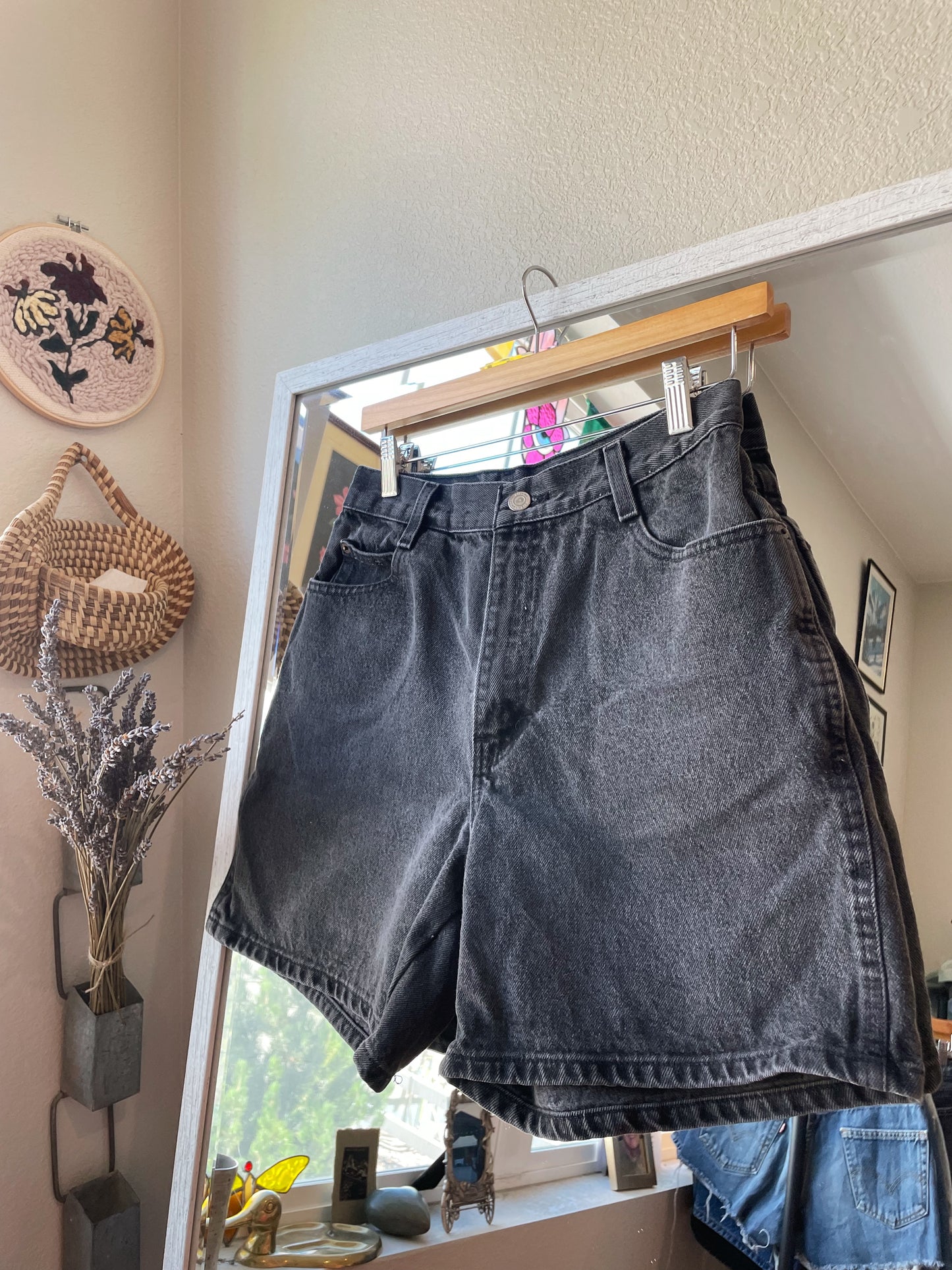 Vintage Gitano Black Denim Shorts (26)