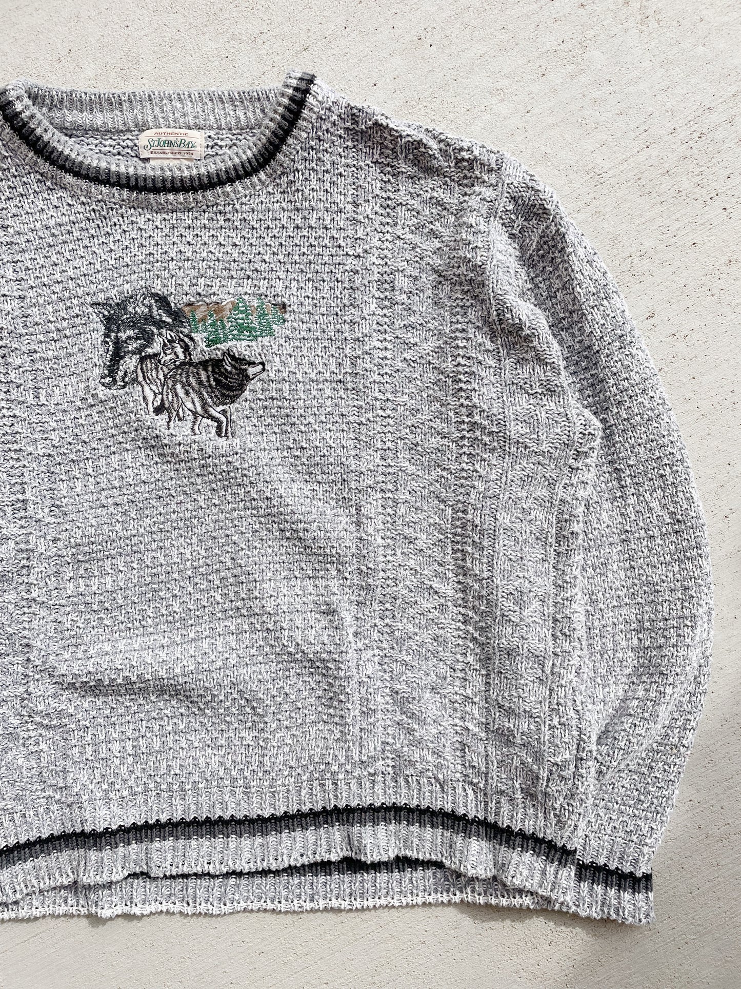 Vintage Embroidered Wolves Sweater (XL)