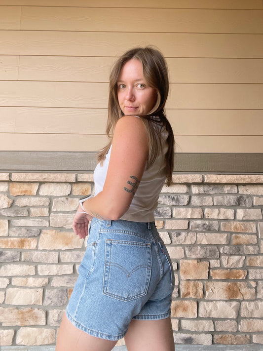 Vintage 2001 Levi's Denim Shorts (28)